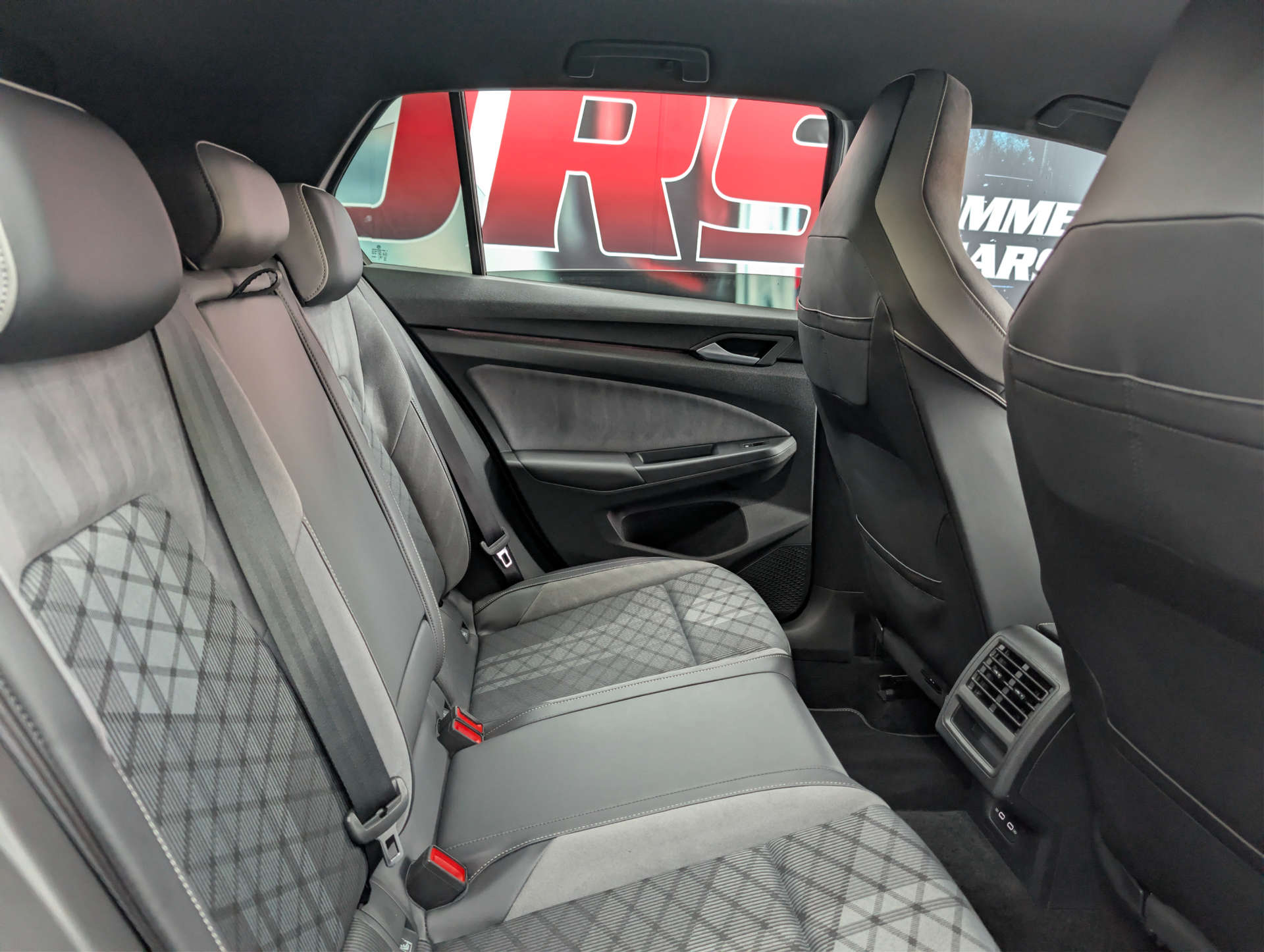 2023 VOLKSWAGEN GOLF 2.0 Golf R-Line TDI Semi-Auto 5dr - vehicle photo 11 for sale on PureCar