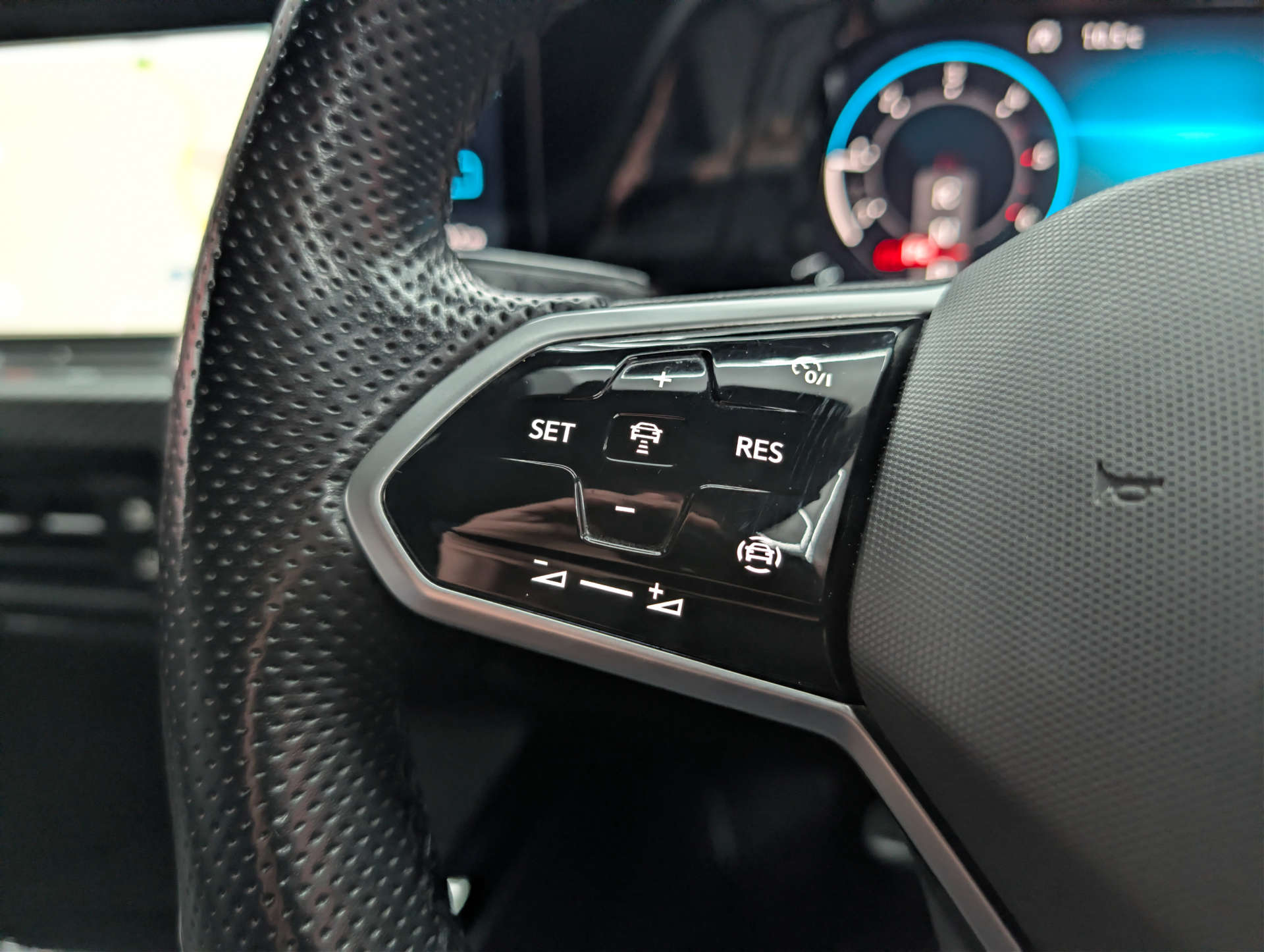 2023 VOLKSWAGEN GOLF 2.0 Golf R-Line TDI Semi-Auto 5dr - vehicle photo 20 for sale on PureCar