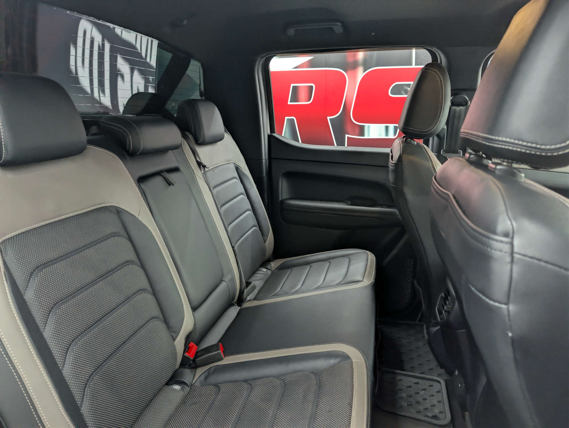 2024 VOLKSWAGEN AMAROK 3.0 Amarok Aventura V6 TDI 4M Auto 4WD - vehicle photo 16 for sale on PureCar