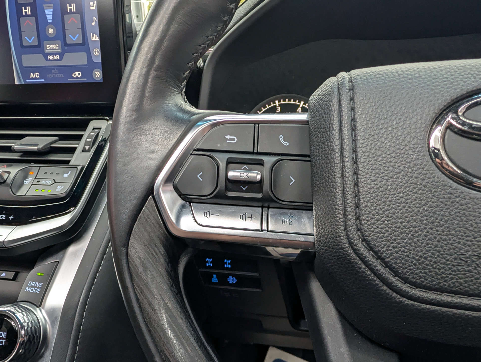 2025 TOYOTA LAND CRUISER GR Sport 3.3L - vehicle photo 27 for sale on PureCar