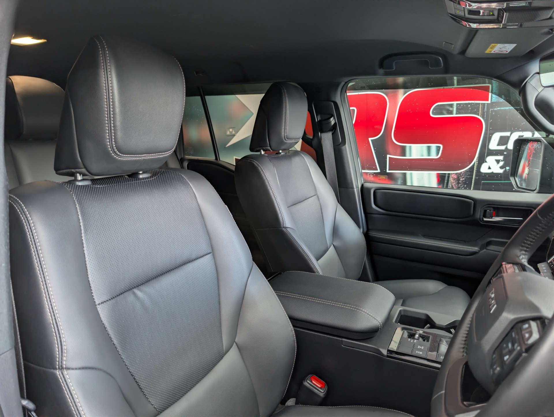 2025 TOYOTA LAND CRUISER 2.8 Land Cruiser Commercial Auto 4WD 5dr - vehicle photo 14 for sale on PureCar