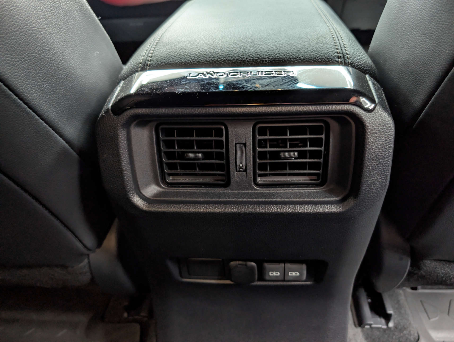 2025 TOYOTA LAND CRUISER 2.8 Land Cruiser Commercial Auto 4WD 5dr - vehicle photo 17 for sale on PureCar