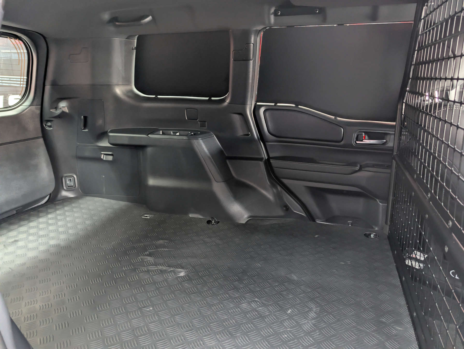 2026 TOYOTA LAND CRUISER 2.8 Land Cruiser Commercial Auto 4WD 5dr - vehicle photo 19 for sale on PureCar