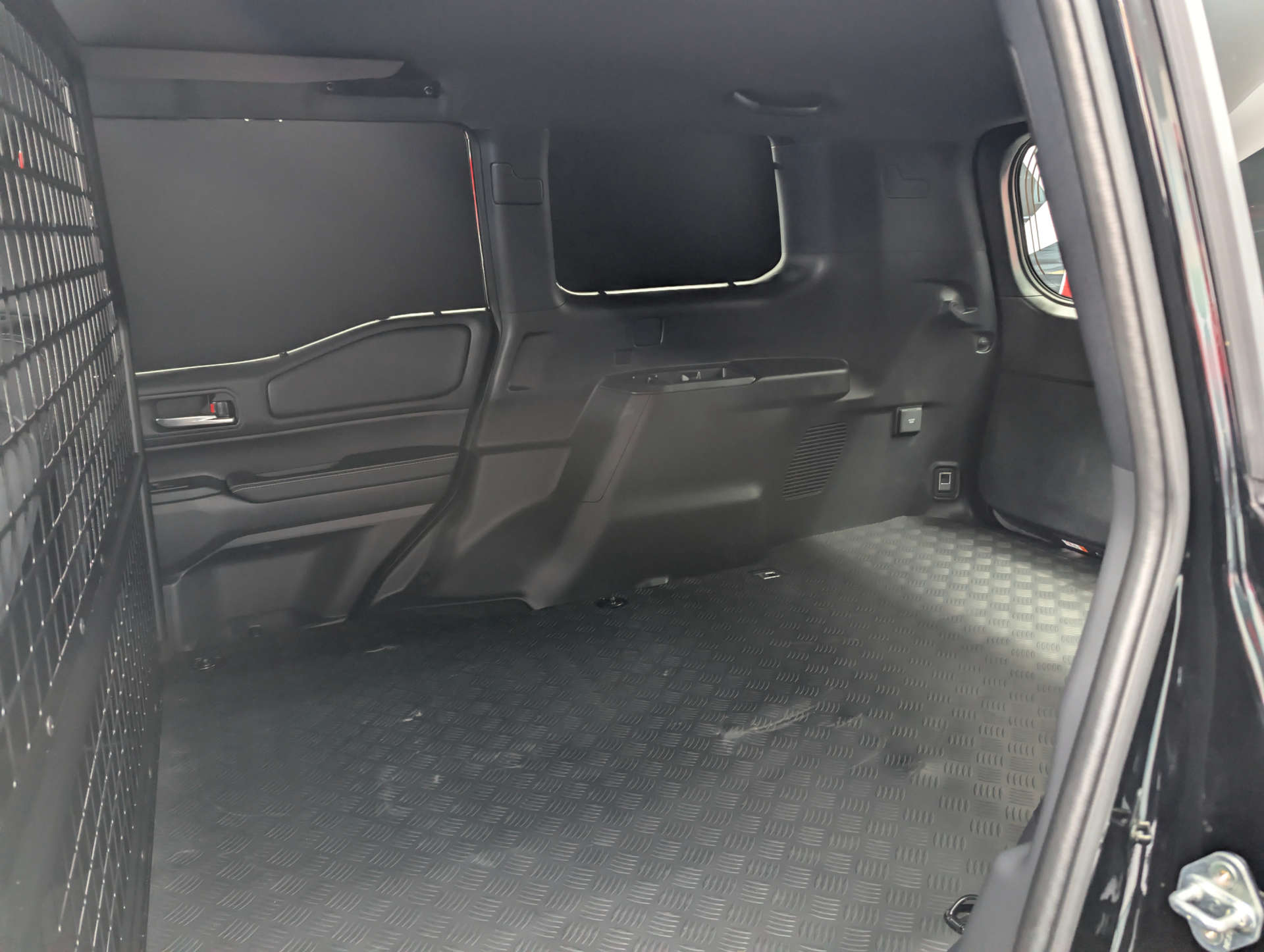 2026 TOYOTA LAND CRUISER 2.8 Land Cruiser Commercial Auto 4WD 5dr - vehicle photo 20 for sale on PureCar