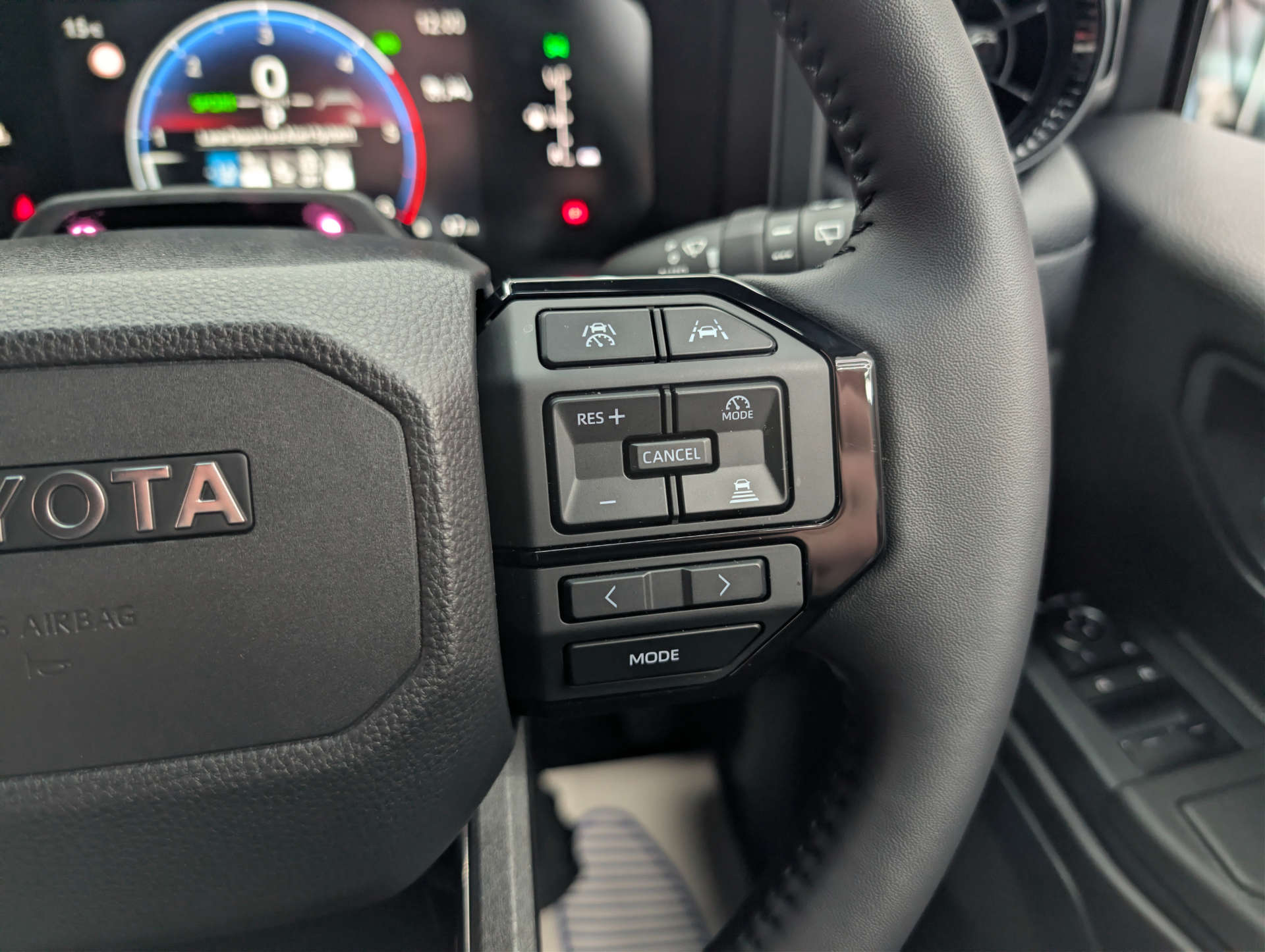 2026 TOYOTA LAND CRUISER 2.8 Land Cruiser Commercial Auto 4WD 5dr - vehicle photo 24 for sale on PureCar