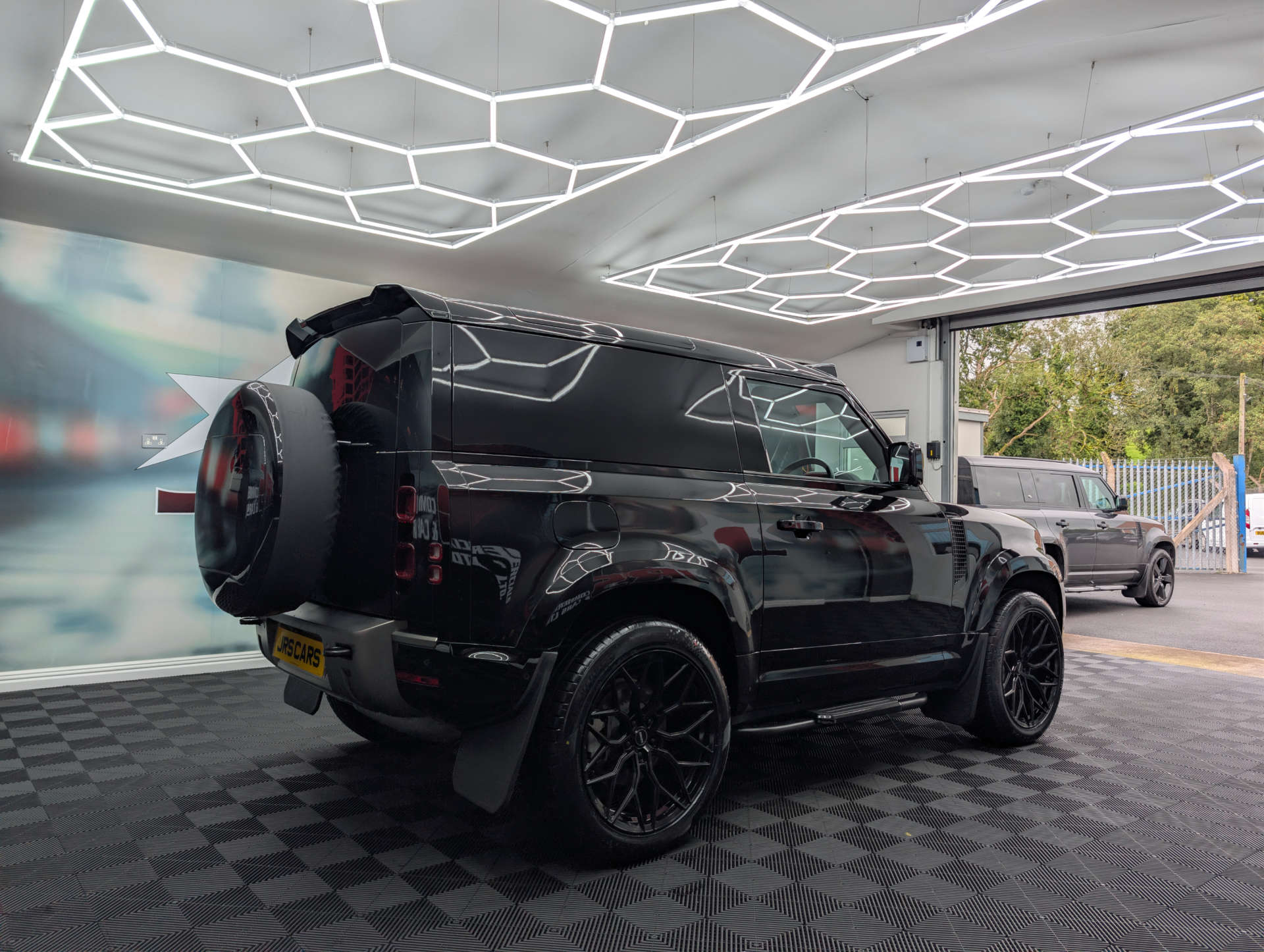 2025 LAND ROVER DEFENDER 3.0 Defender Hard Top X-Dynamic HSE D MHEV Auto 4WD 3dr - vehicle photo 4 for sale on PureCar