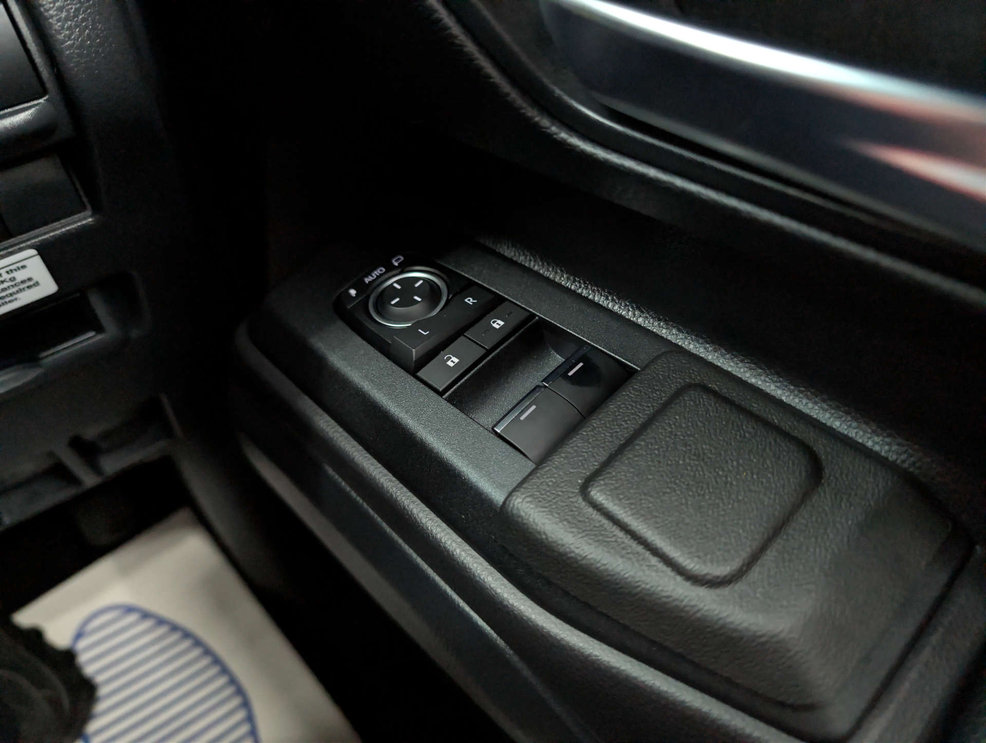 2026 TOYOTA LAND CRUISER 2.8 Land Cruiser Commercial Auto 4WD 5dr - vehicle photo 34 for sale on PureCar