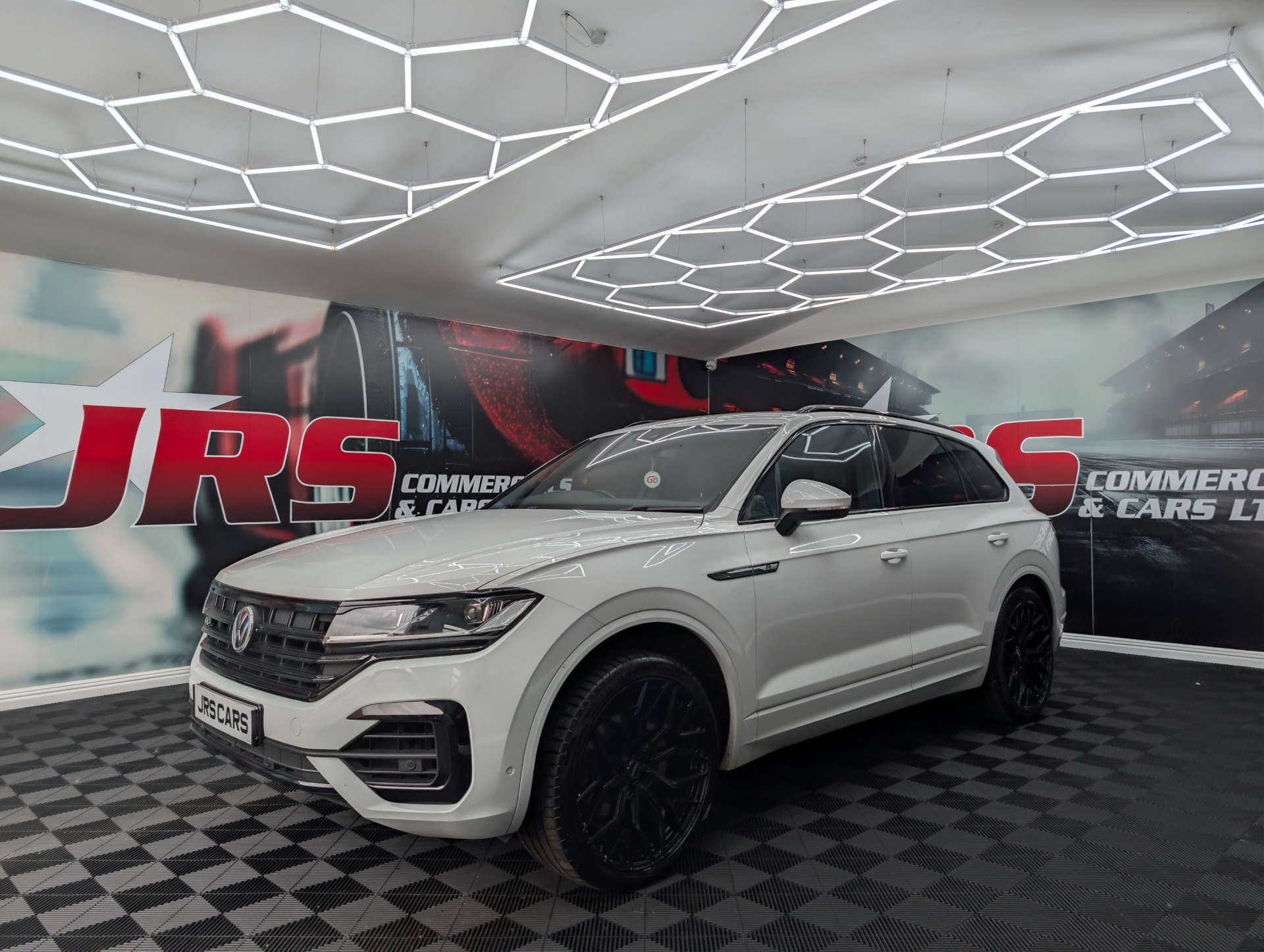 2019 VOLKSWAGEN TOUAREG 3.0 Touareg V6 R-Line TDI Auto 4WD 5dr - vehicle photo 3 for sale on PureCar