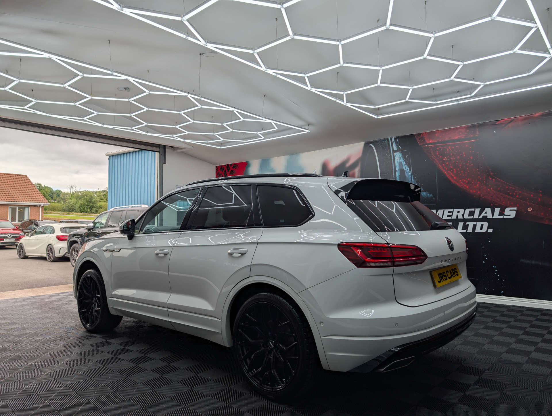 2019 VOLKSWAGEN TOUAREG 3.0 Touareg V6 R-Line TDI Auto 4WD 5dr - vehicle photo 4 for sale on PureCar