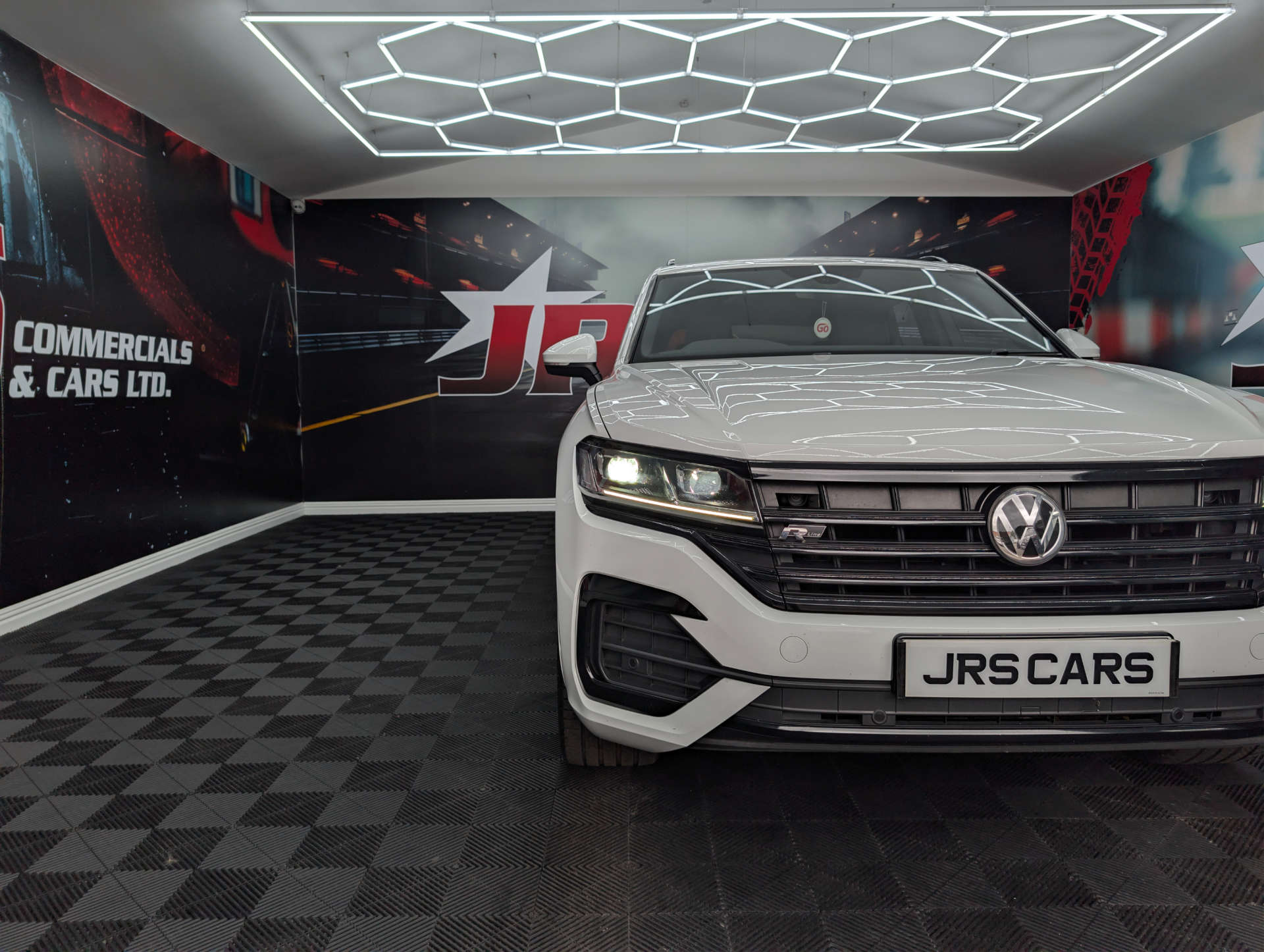 2019 VOLKSWAGEN TOUAREG 3.0 Touareg V6 R-Line TDI Auto 4WD 5dr - vehicle photo 9 for sale on PureCar