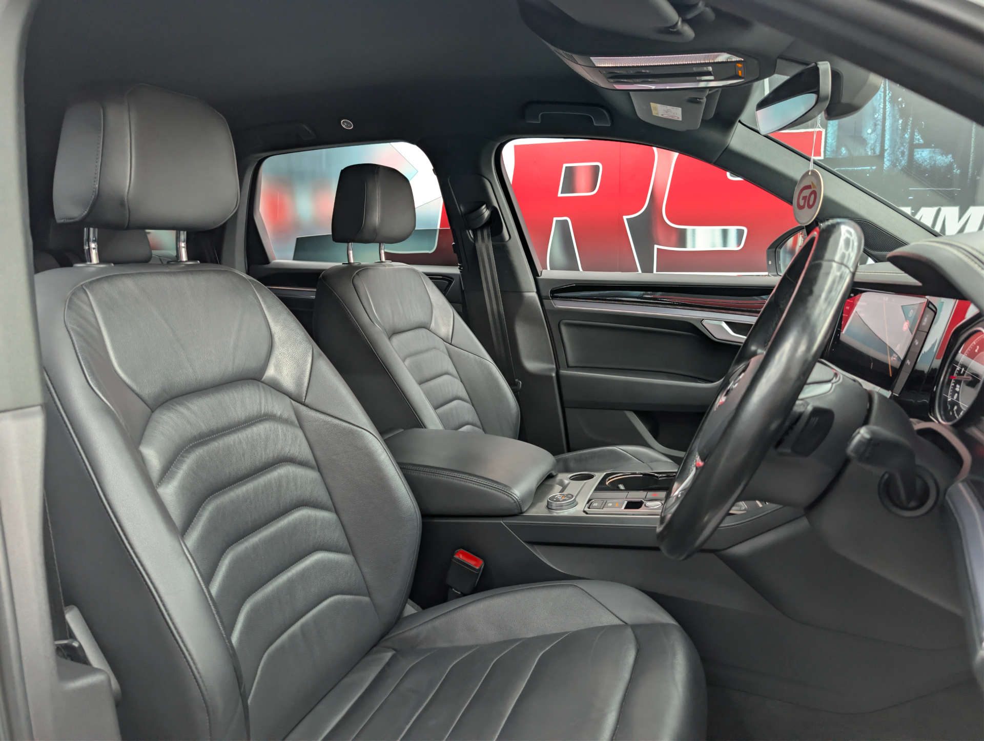 2019 VOLKSWAGEN TOUAREG 3.0 Touareg V6 R-Line TDI Auto 4WD 5dr - vehicle photo 12 for sale on PureCar