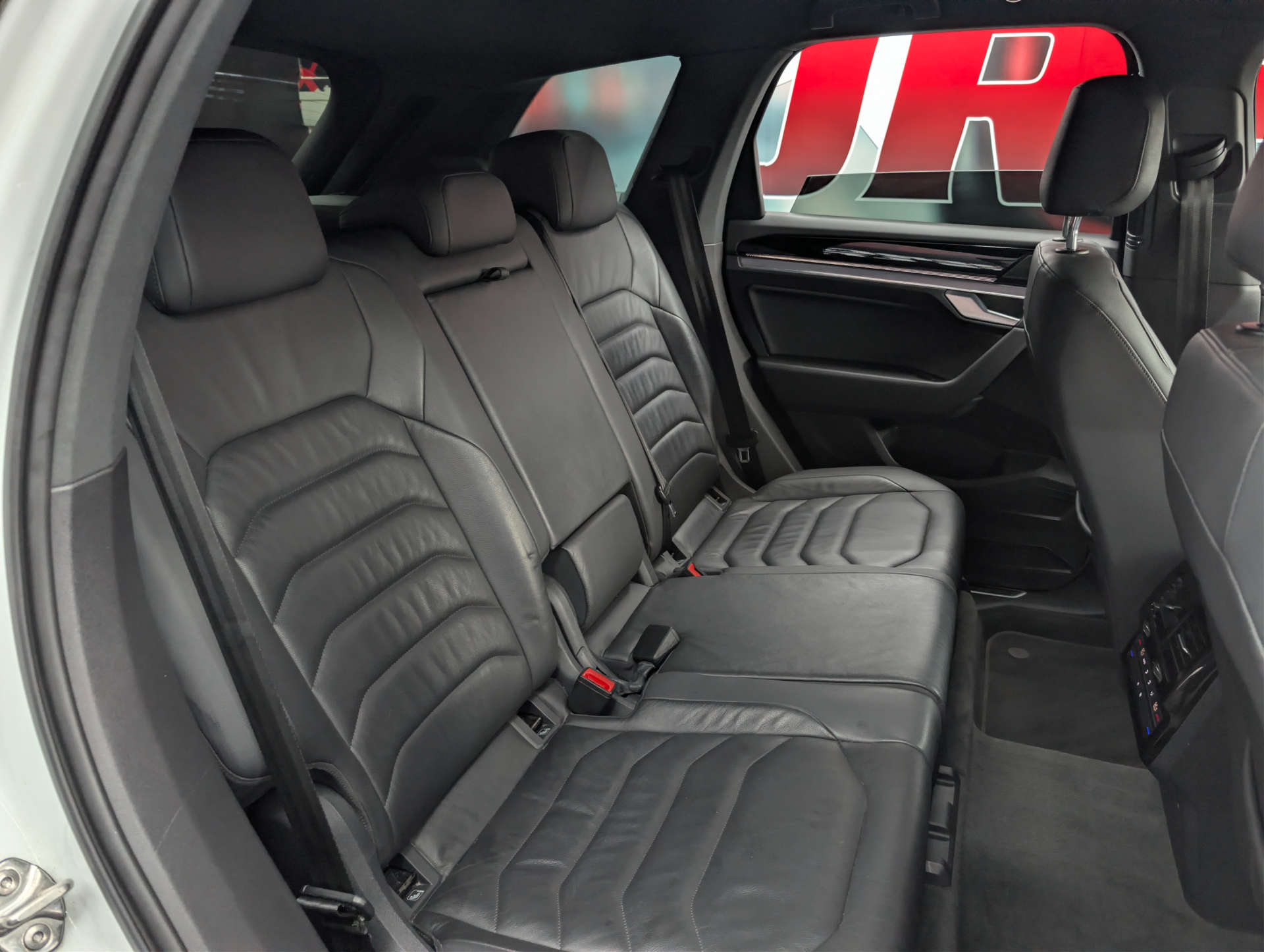 2019 VOLKSWAGEN TOUAREG 3.0 Touareg V6 R-Line TDI Auto 4WD 5dr - vehicle photo 14 for sale on PureCar