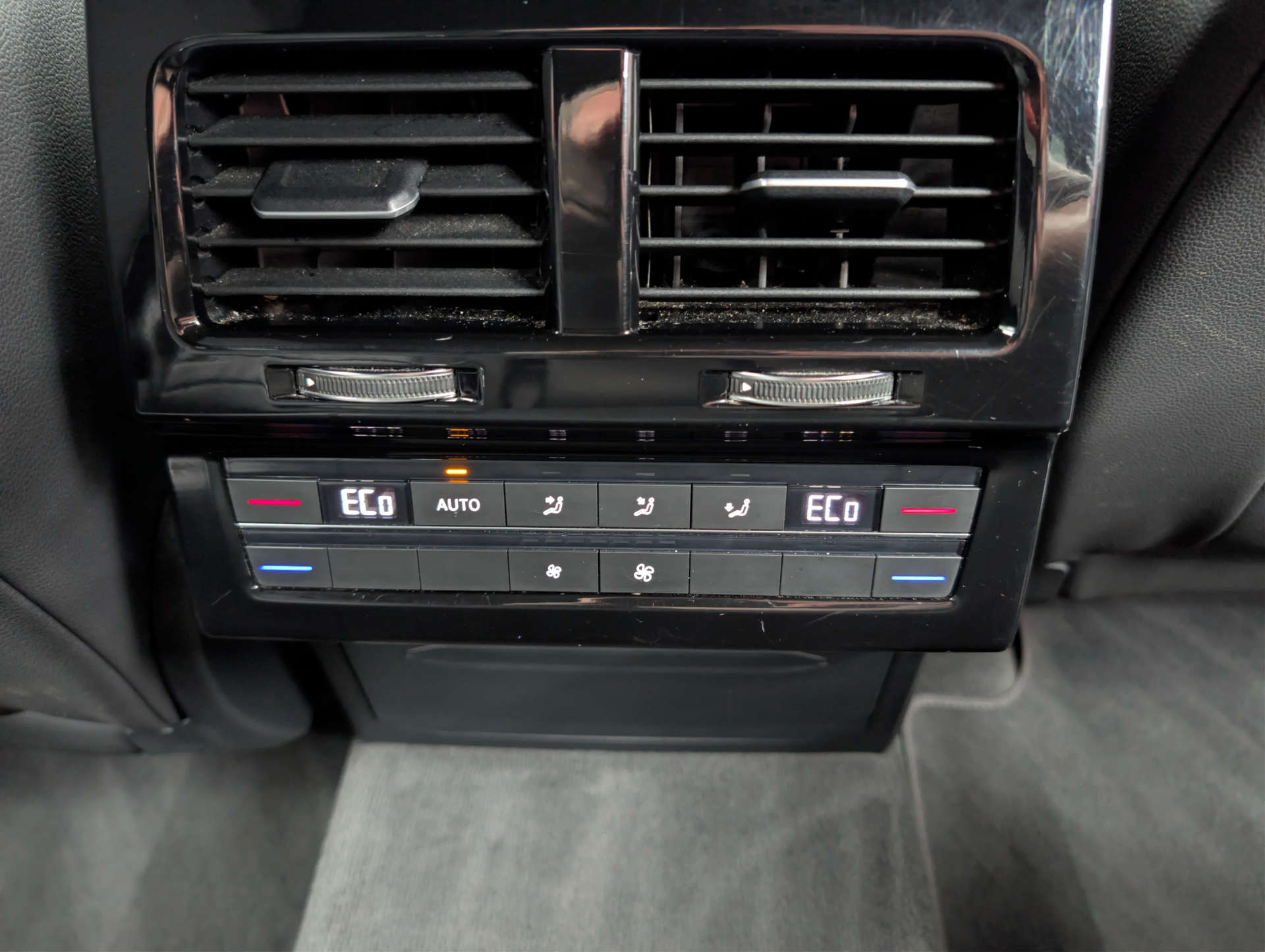 2019 VOLKSWAGEN TOUAREG 3.0 Touareg V6 R-Line TDI Auto 4WD 5dr - vehicle photo 15 for sale on PureCar