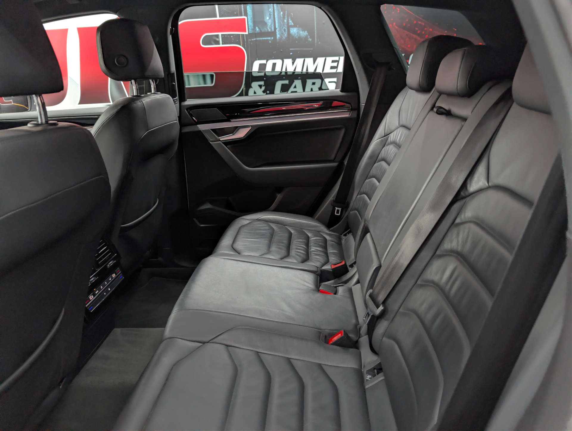 2019 VOLKSWAGEN TOUAREG 3.0 Touareg V6 R-Line TDI Auto 4WD 5dr - vehicle photo 17 for sale on PureCar