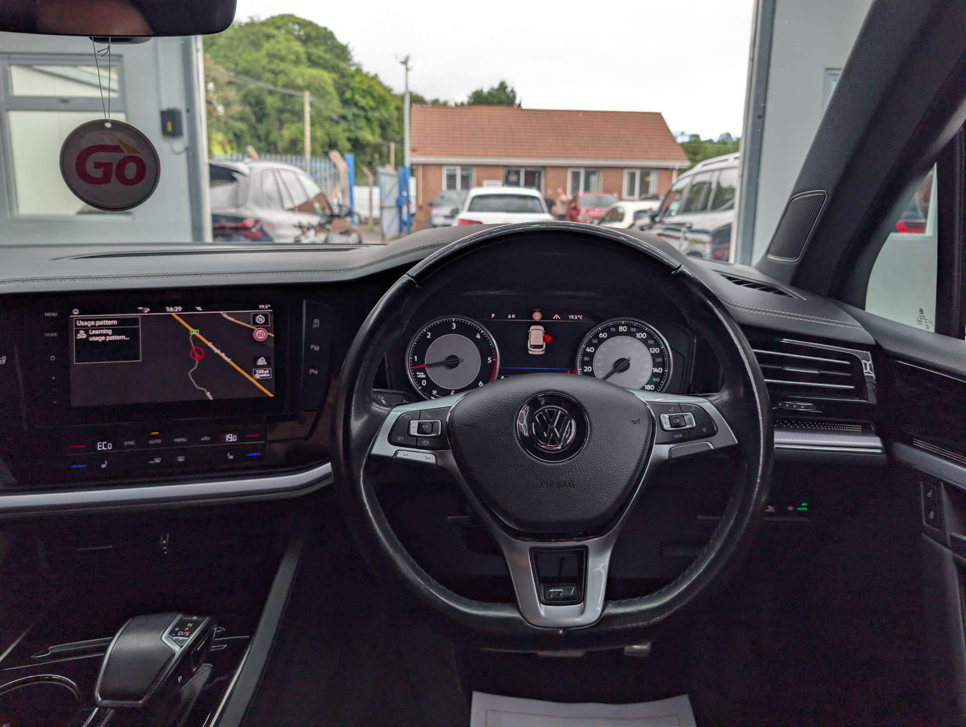 2019 VOLKSWAGEN TOUAREG 3.0 Touareg V6 R-Line TDI Auto 4WD 5dr - vehicle photo 24 for sale on PureCar