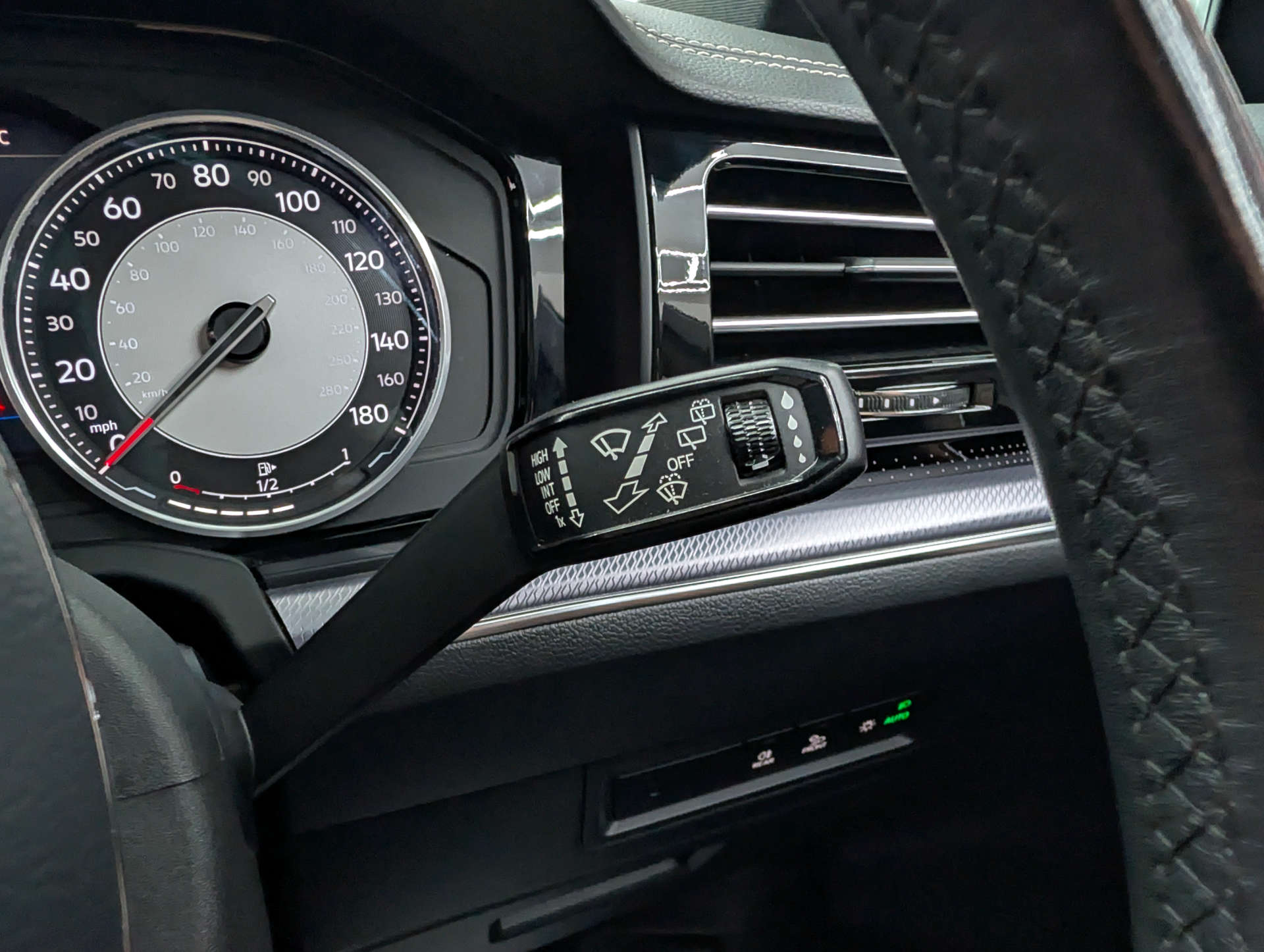 2019 VOLKSWAGEN TOUAREG 3.0 Touareg V6 R-Line TDI Auto 4WD 5dr - vehicle photo 29 for sale on PureCar