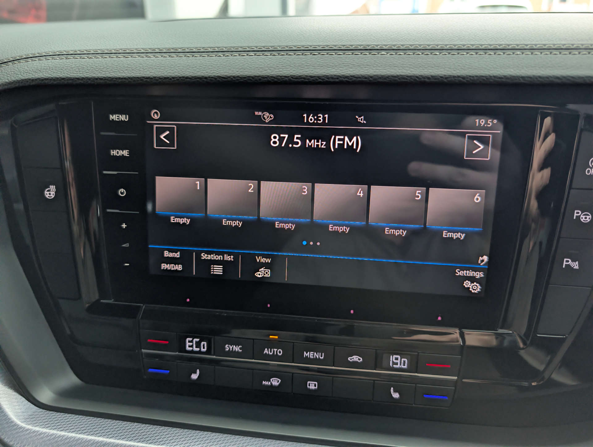2019 VOLKSWAGEN TOUAREG 3.0 Touareg V6 R-Line TDI Auto 4WD 5dr - vehicle photo 35 for sale on PureCar