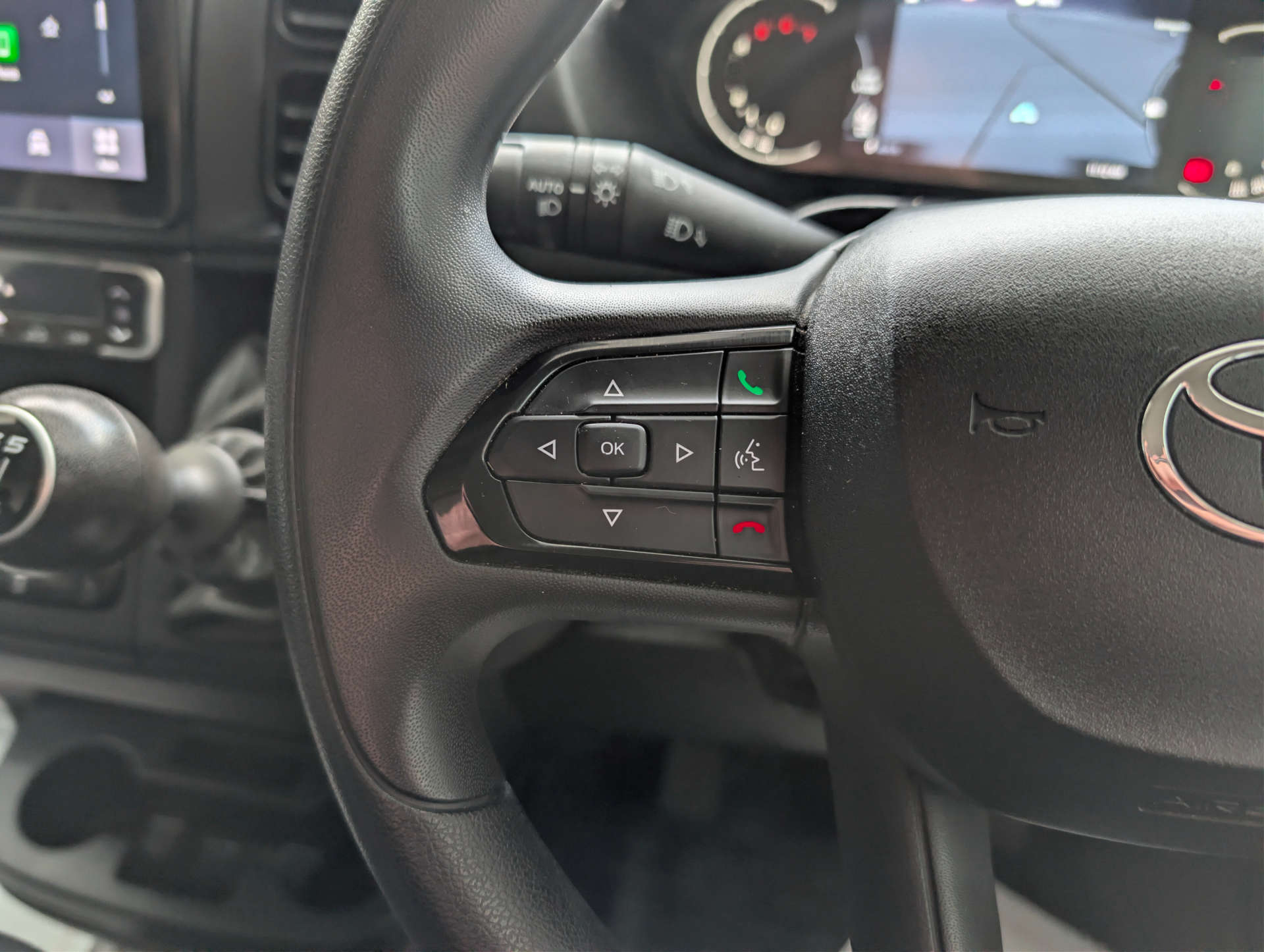 2025 TOYOTA PROACE MAX 2.2 Proace Max Icon - vehicle photo 13 for sale on PureCar