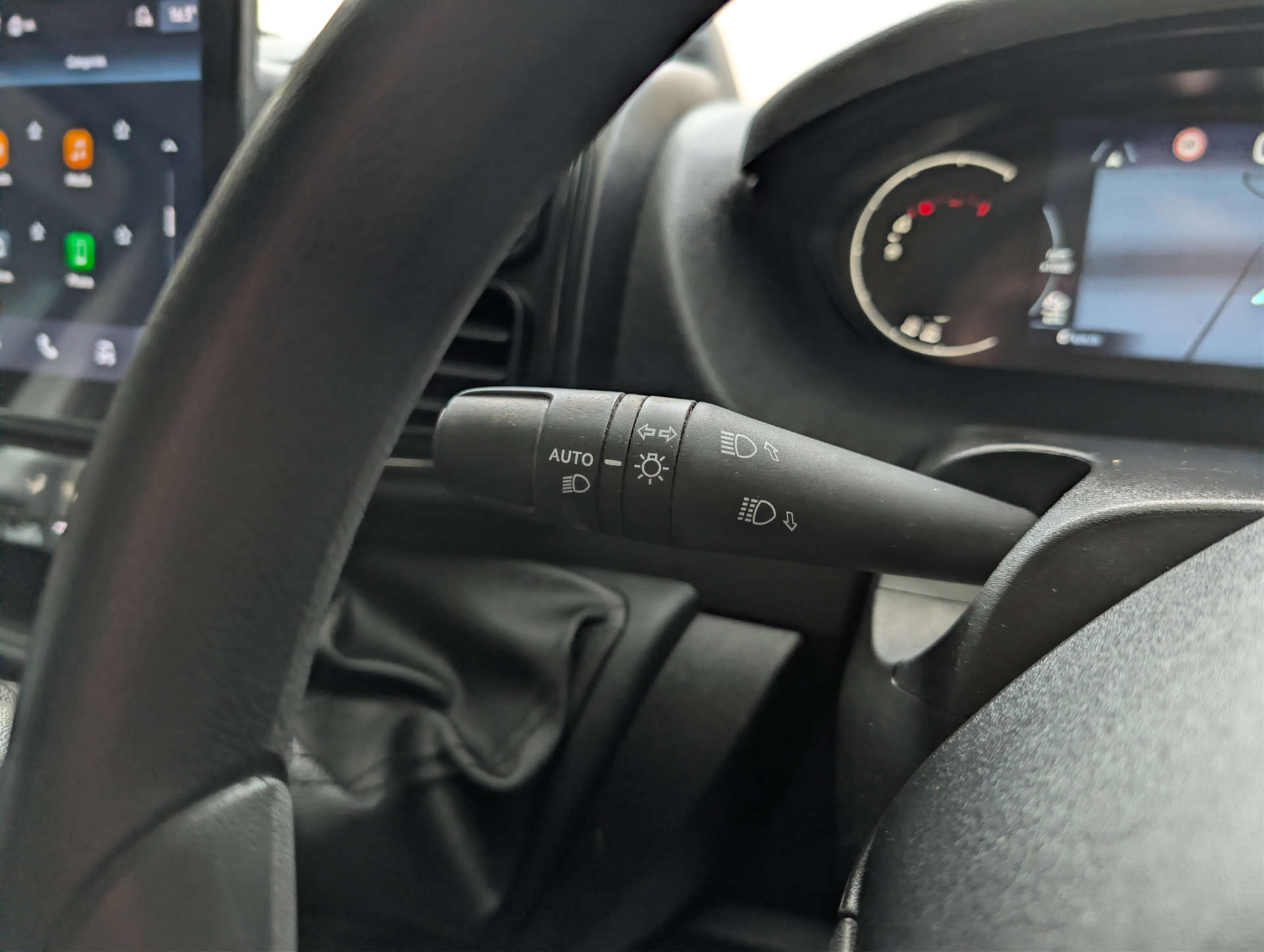2025 TOYOTA PROACE MAX 2.2 Proace Max Icon - vehicle photo 16 for sale on PureCar