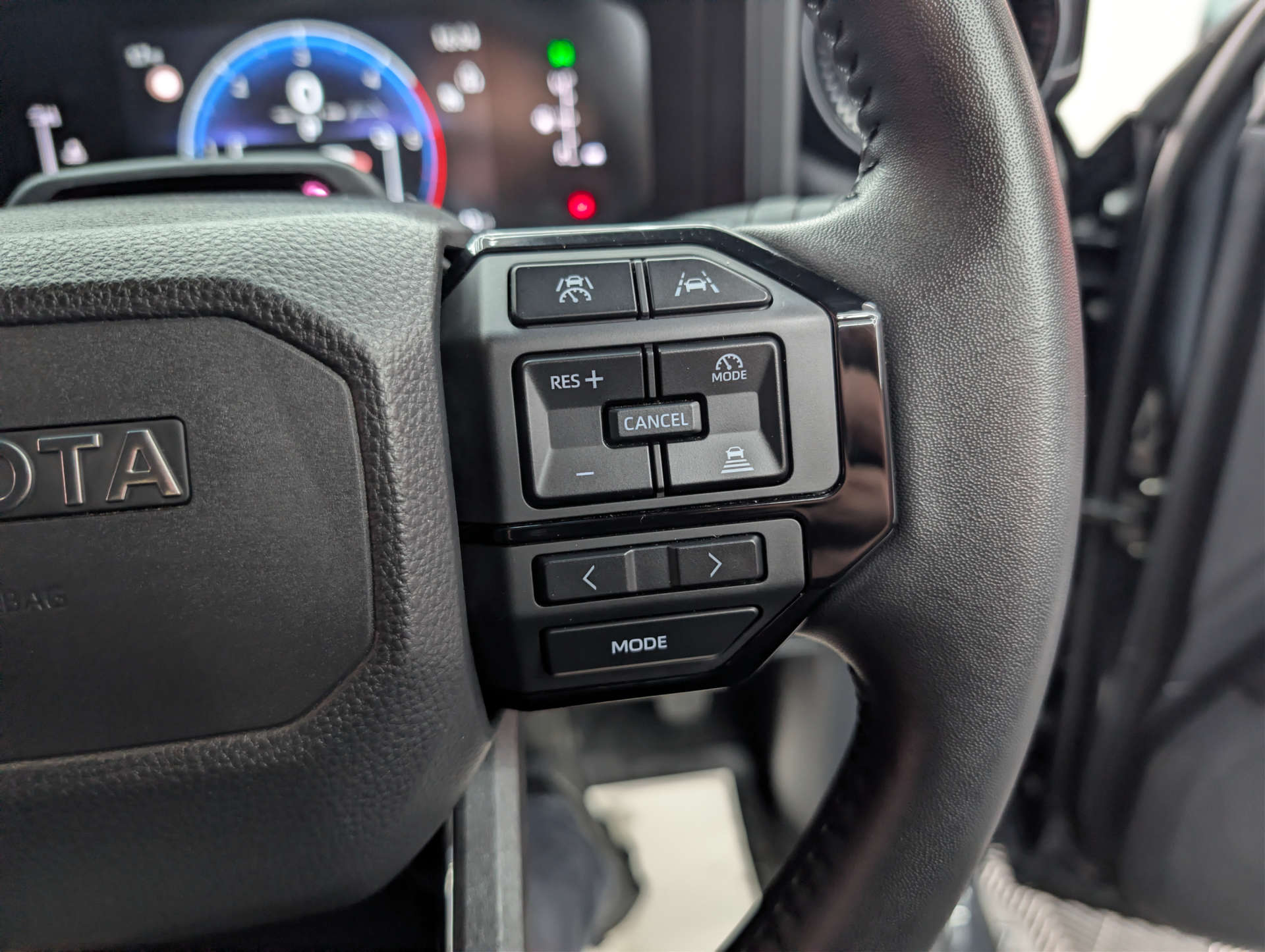 2025 TOYOTA LAND CRUISER 2.8 Land Cruiser Commercial Auto 4WD 5dr - vehicle photo 28 for sale on PureCar