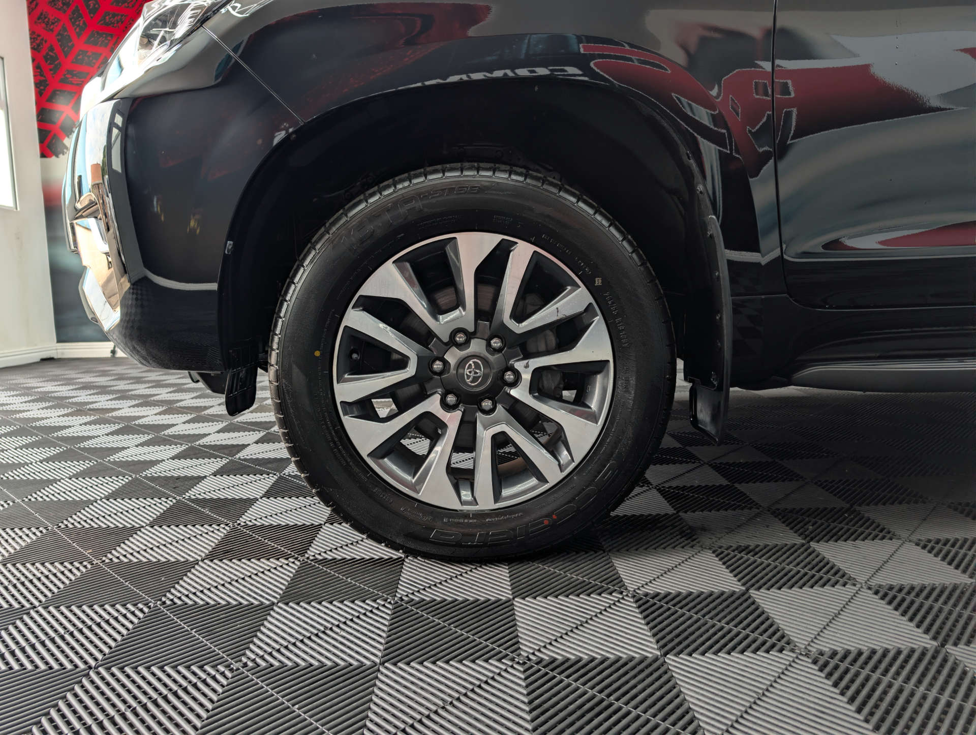 2025 TOYOTA LAND CRUISER Prado - vehicle photo 11 for sale on PureCar