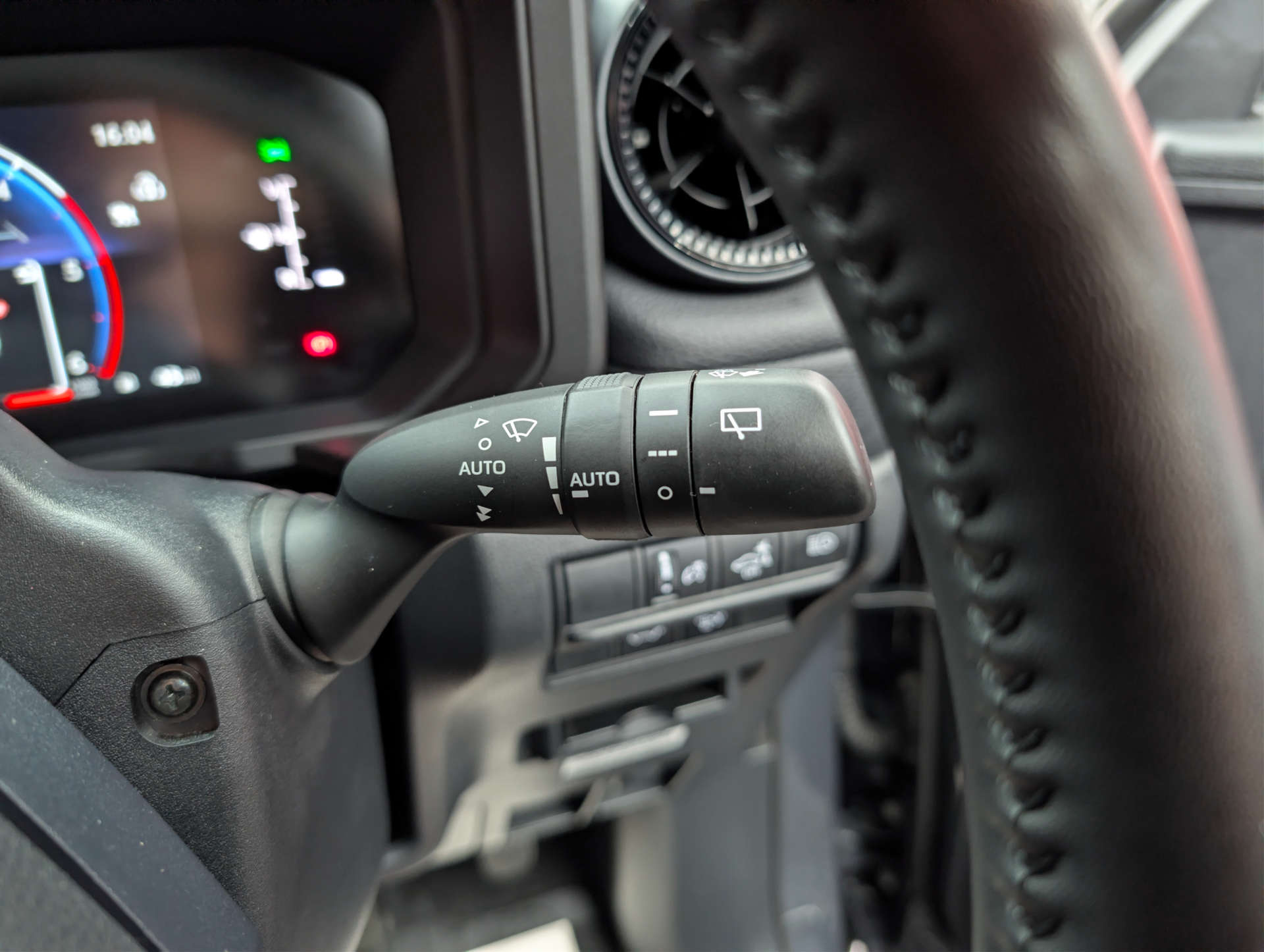 2025 TOYOTA LAND CRUISER 2.8 Land Cruiser Commercial Auto 4WD 5dr - vehicle photo 30 for sale on PureCar