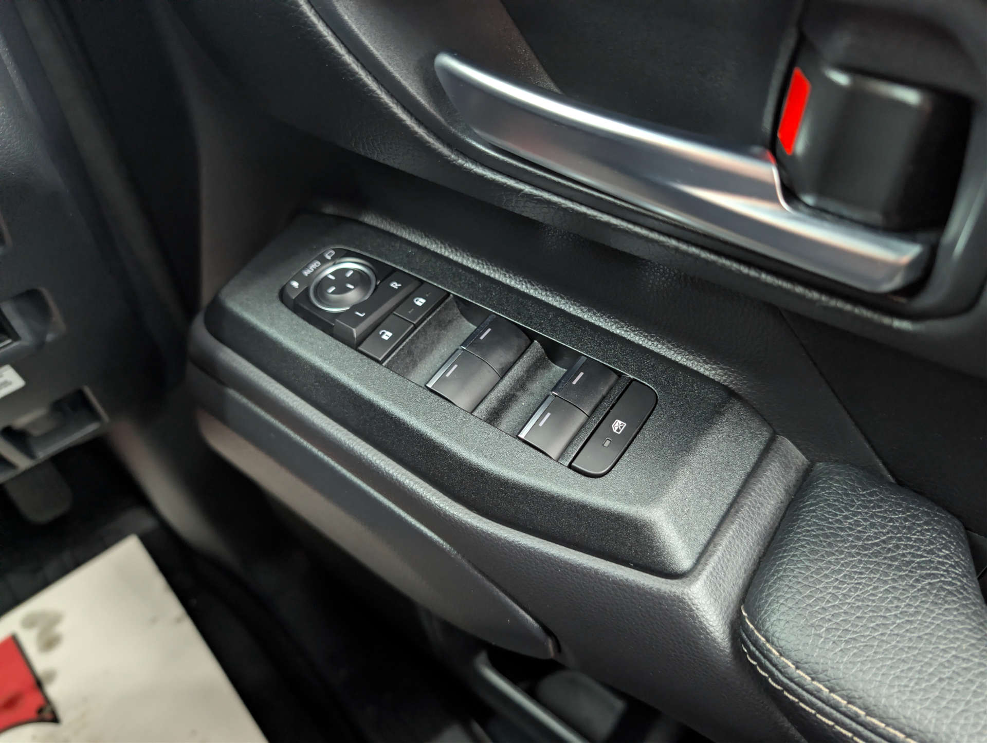 2025 TOYOTA LAND CRUISER 2.8 Land Cruiser Commercial Auto 4WD 5dr - vehicle photo 46 for sale on PureCar