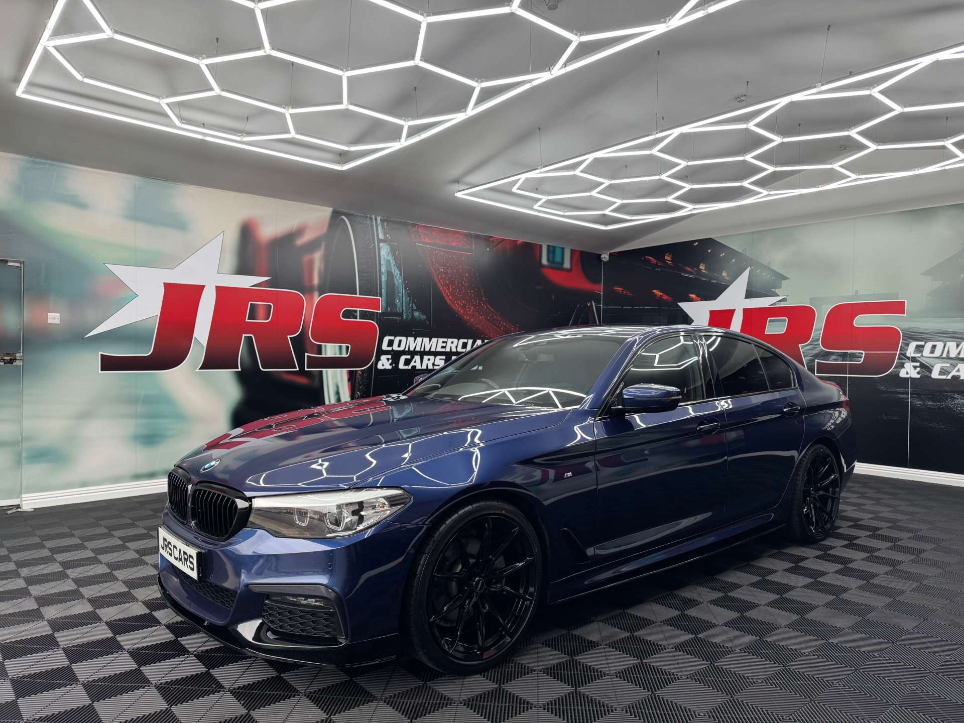 2020 BMW 5 SERIES 2.0 520d M Sport MHEV Auto 4dr - vehicle photo 3 for sale on PureCar