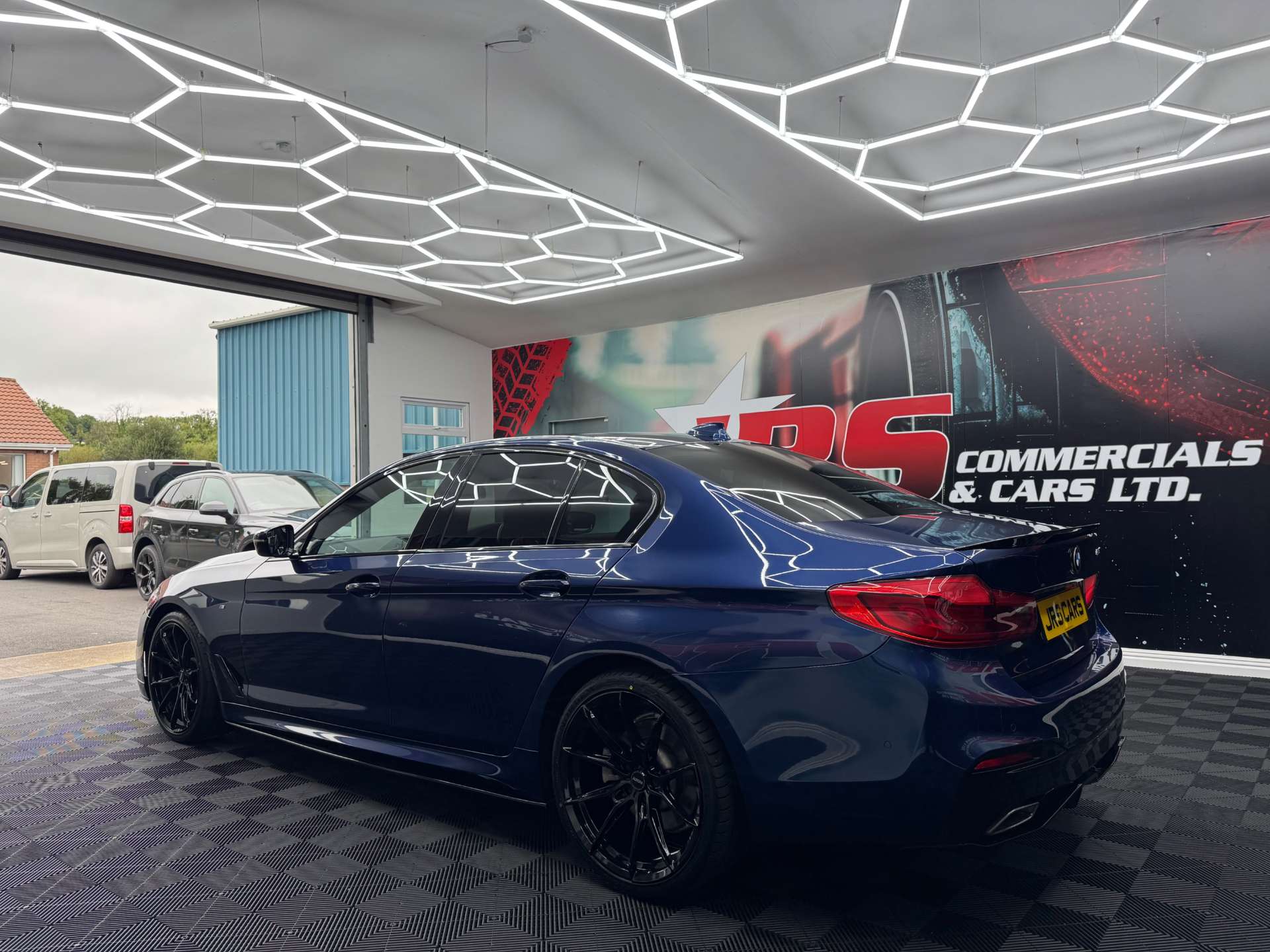 2020 BMW 5 SERIES 2.0 520d M Sport MHEV Auto 4dr - vehicle photo 4 for sale on PureCar
