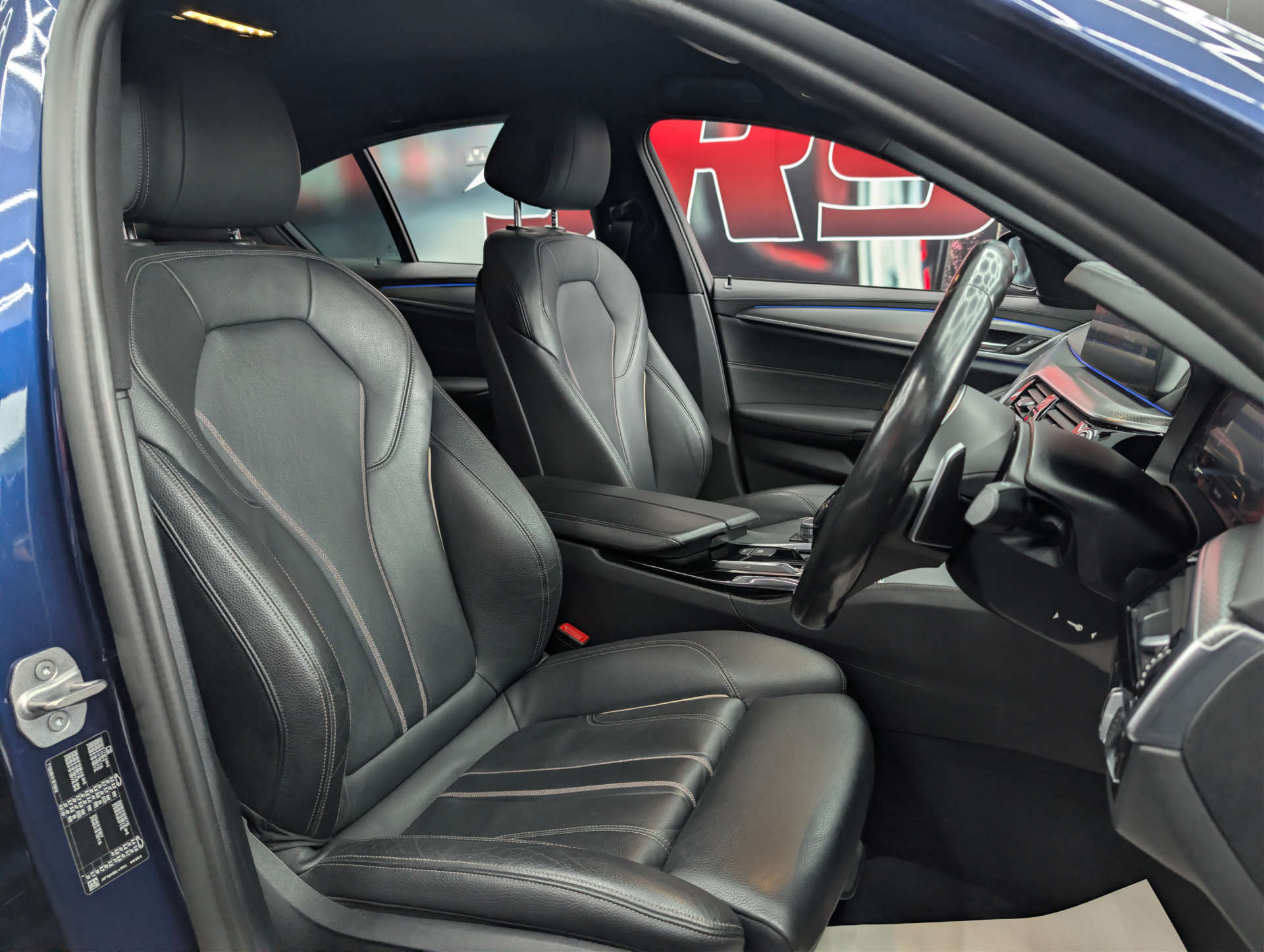 2020 BMW 5 SERIES 2.0 520d M Sport MHEV Auto 4dr - vehicle photo 12 for sale on PureCar