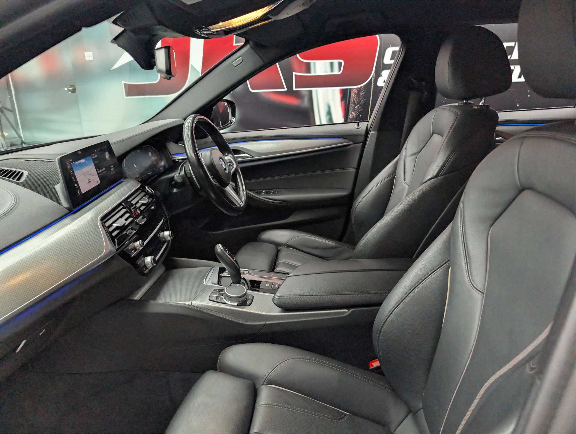 2020 BMW 5 SERIES 2.0 520d M Sport MHEV Auto 4dr - vehicle photo 19 for sale on PureCar