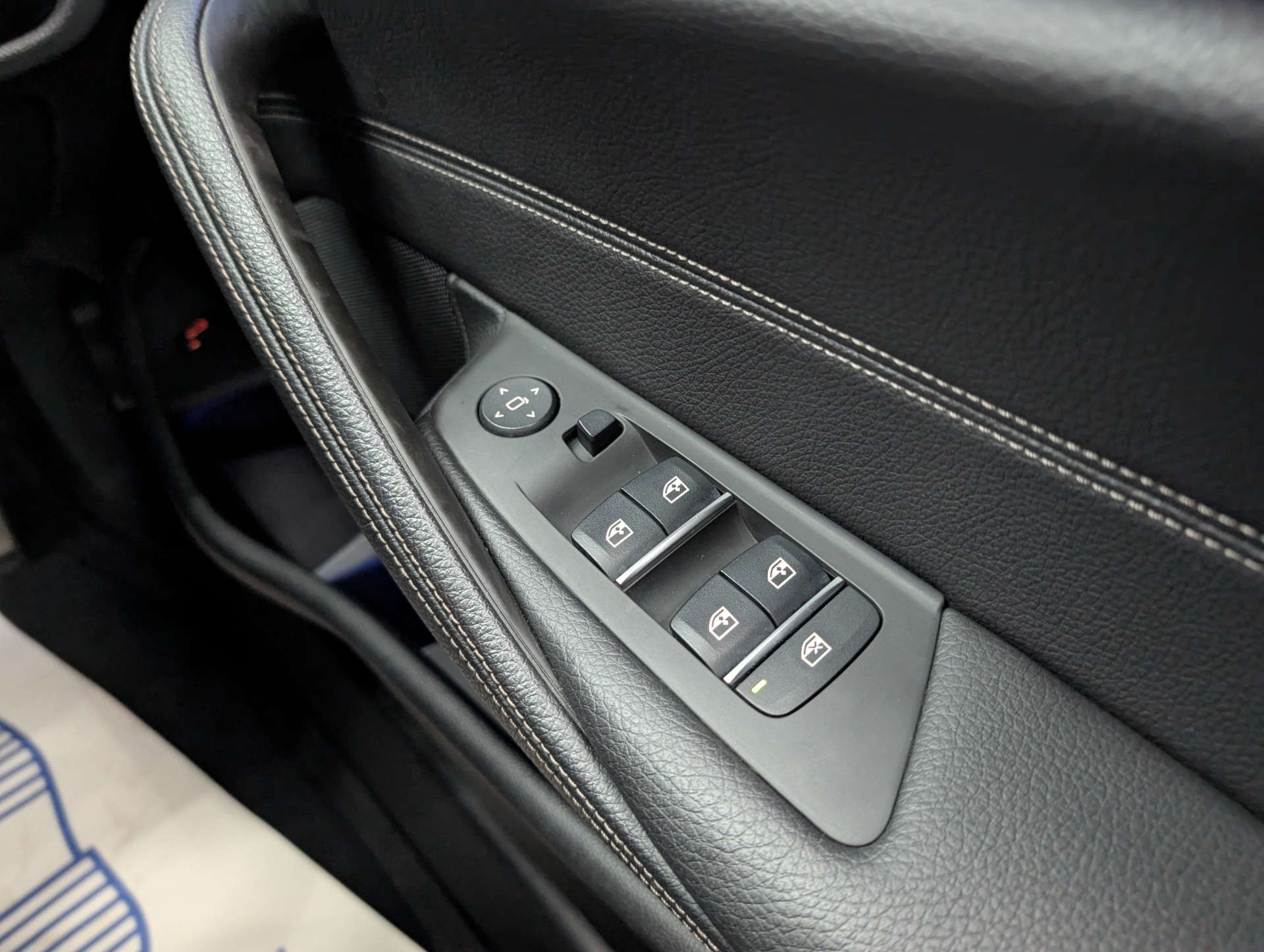 2020 BMW 5 SERIES 2.0 520d M Sport MHEV Auto 4dr - vehicle photo 40 for sale on PureCar