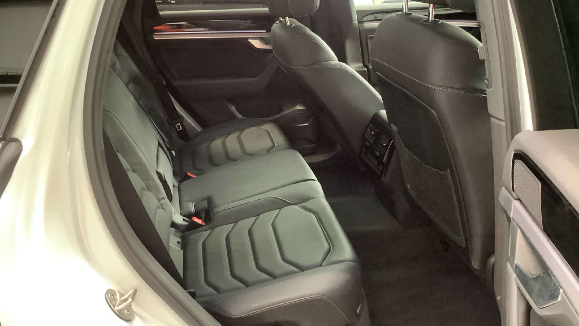2023 VOLKSWAGEN TOUAREG 3.0 Touareg V6 Black Edition TDI Auto 4WD 5dr - vehicle photo 11 for sale on PureCar