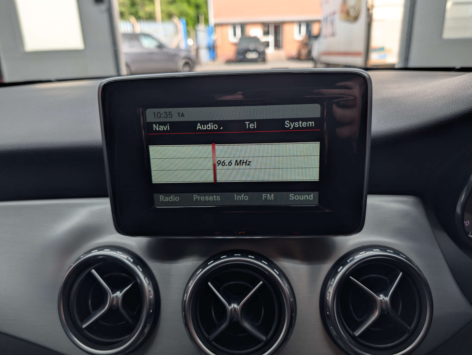 2015 MERCEDES GLA 2.1 GLA 220 AMG Line CDi 4Matic Auto 4WD 5dr - vehicle photo 29 for sale on PureCar