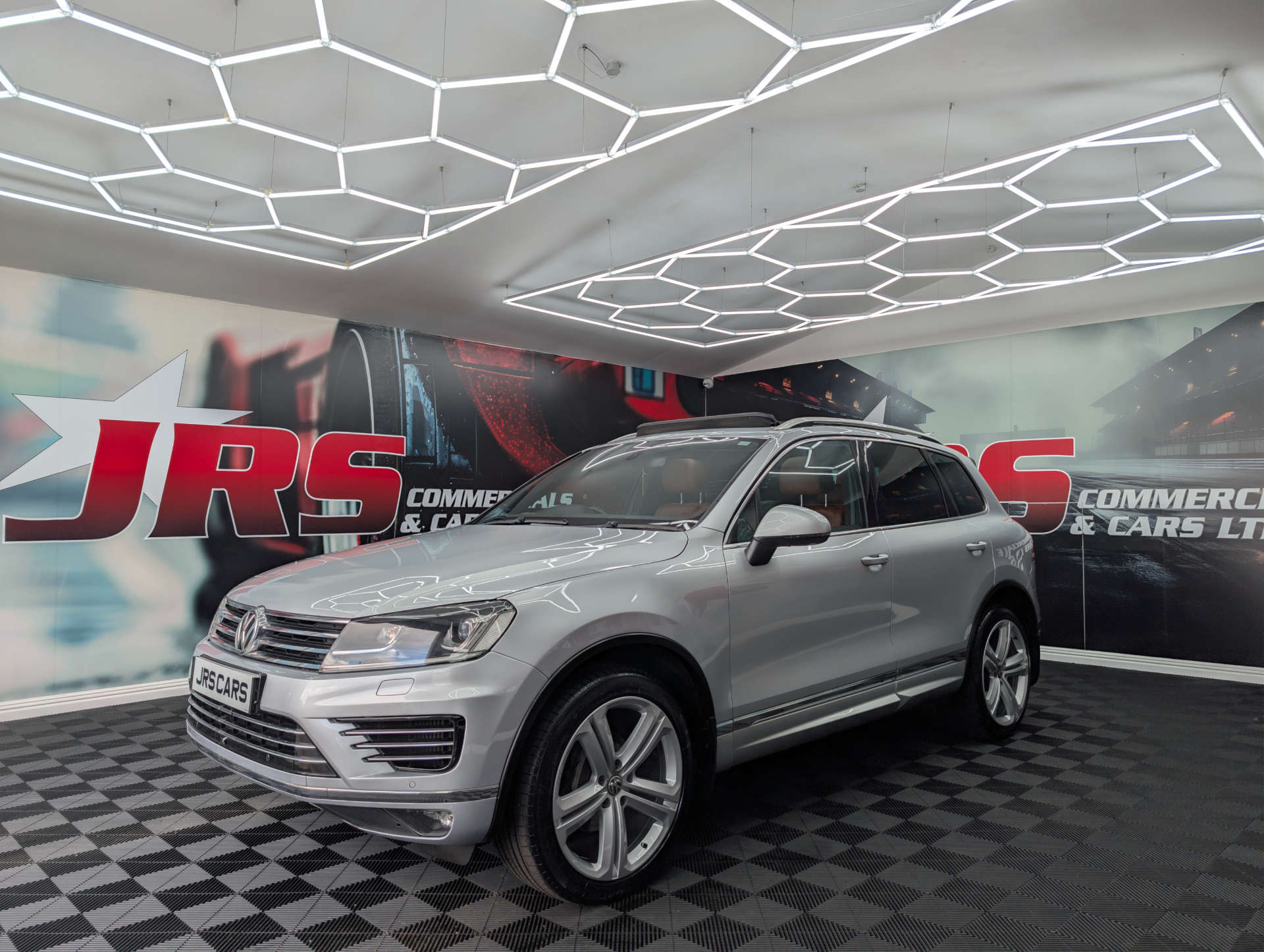 2016 VOLKSWAGEN TOUAREG 3.0 Touareg V6 R-Line+ TDI BlueMotion Technology Auto 4WD 5dr - vehicle photo 3 for sale on PureCar