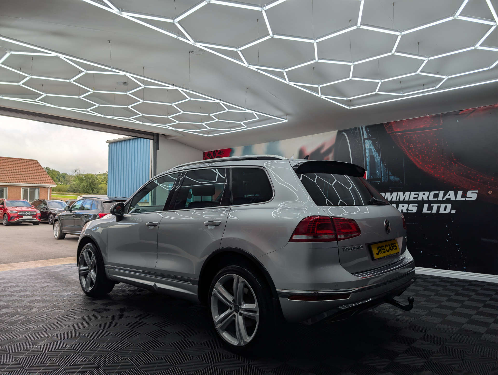 2016 VOLKSWAGEN TOUAREG 3.0 Touareg V6 R-Line+ TDI BlueMotion Technology Auto 4WD 5dr - vehicle photo 4 for sale on PureCar