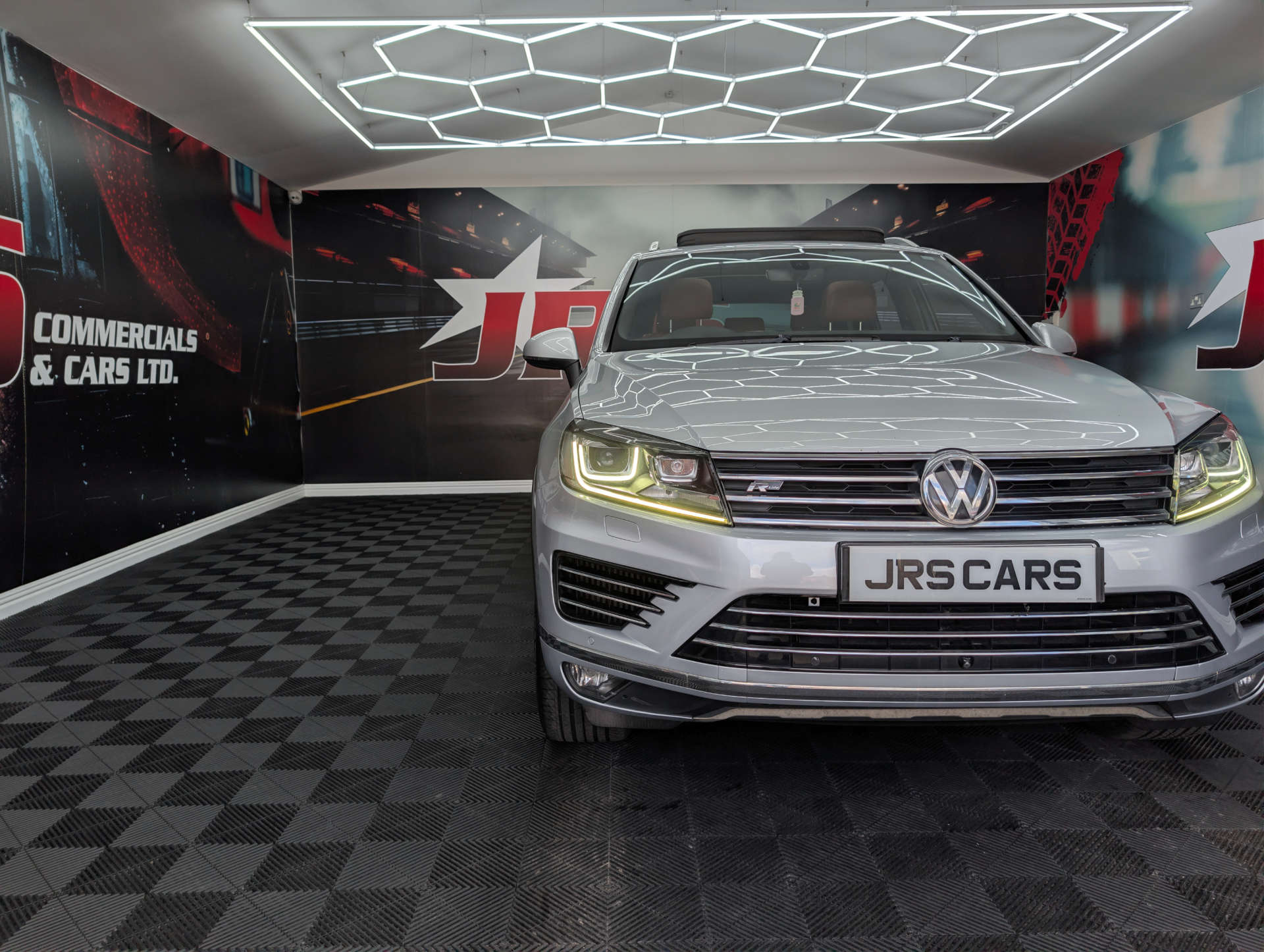 2016 VOLKSWAGEN TOUAREG 3.0 Touareg V6 R-Line+ TDI BlueMotion Technology Auto 4WD 5dr - vehicle photo 8 for sale on PureCar