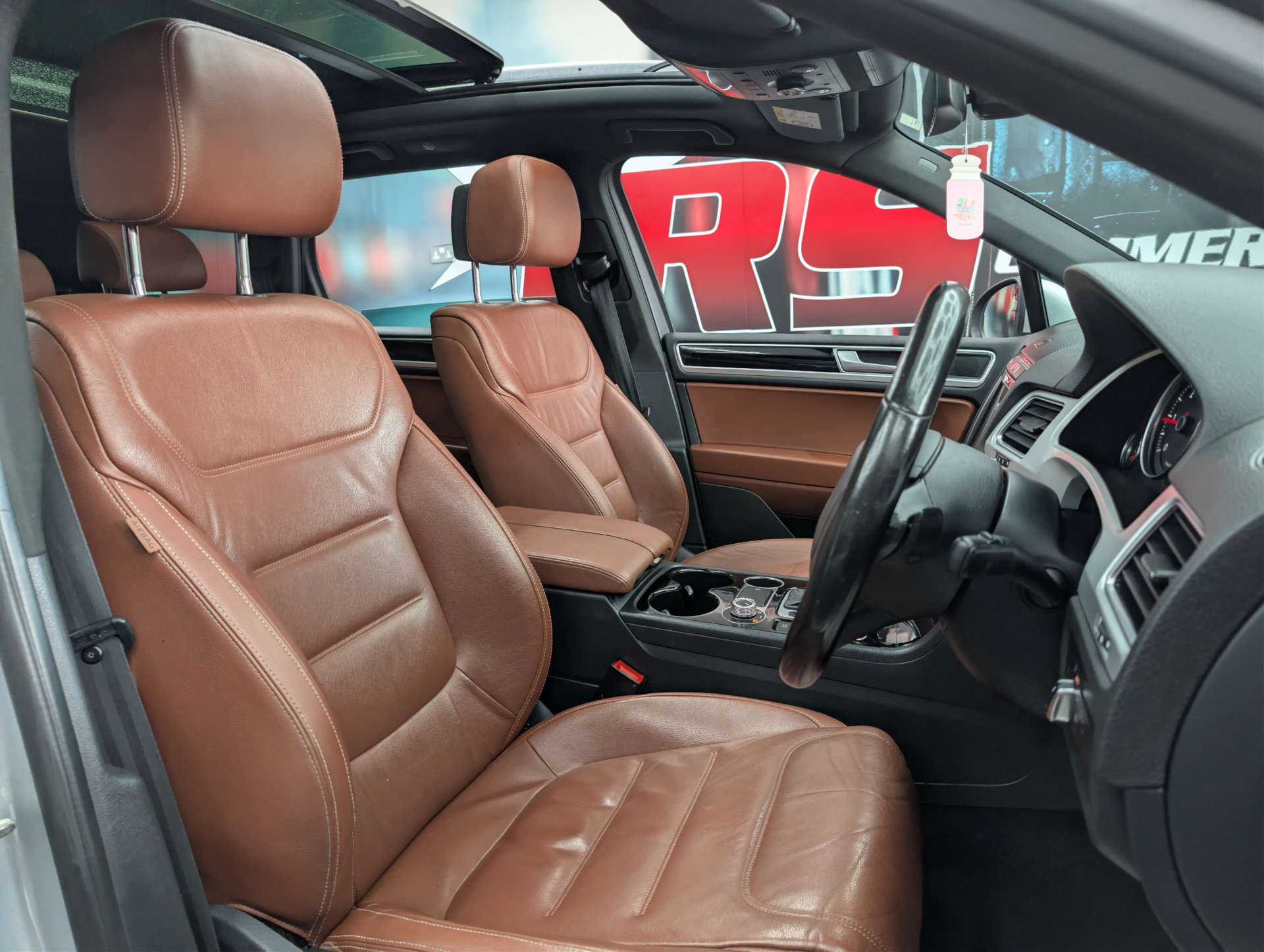 2016 VOLKSWAGEN TOUAREG 3.0 Touareg V6 R-Line+ TDI BlueMotion Technology Auto 4WD 5dr - vehicle photo 12 for sale on PureCar