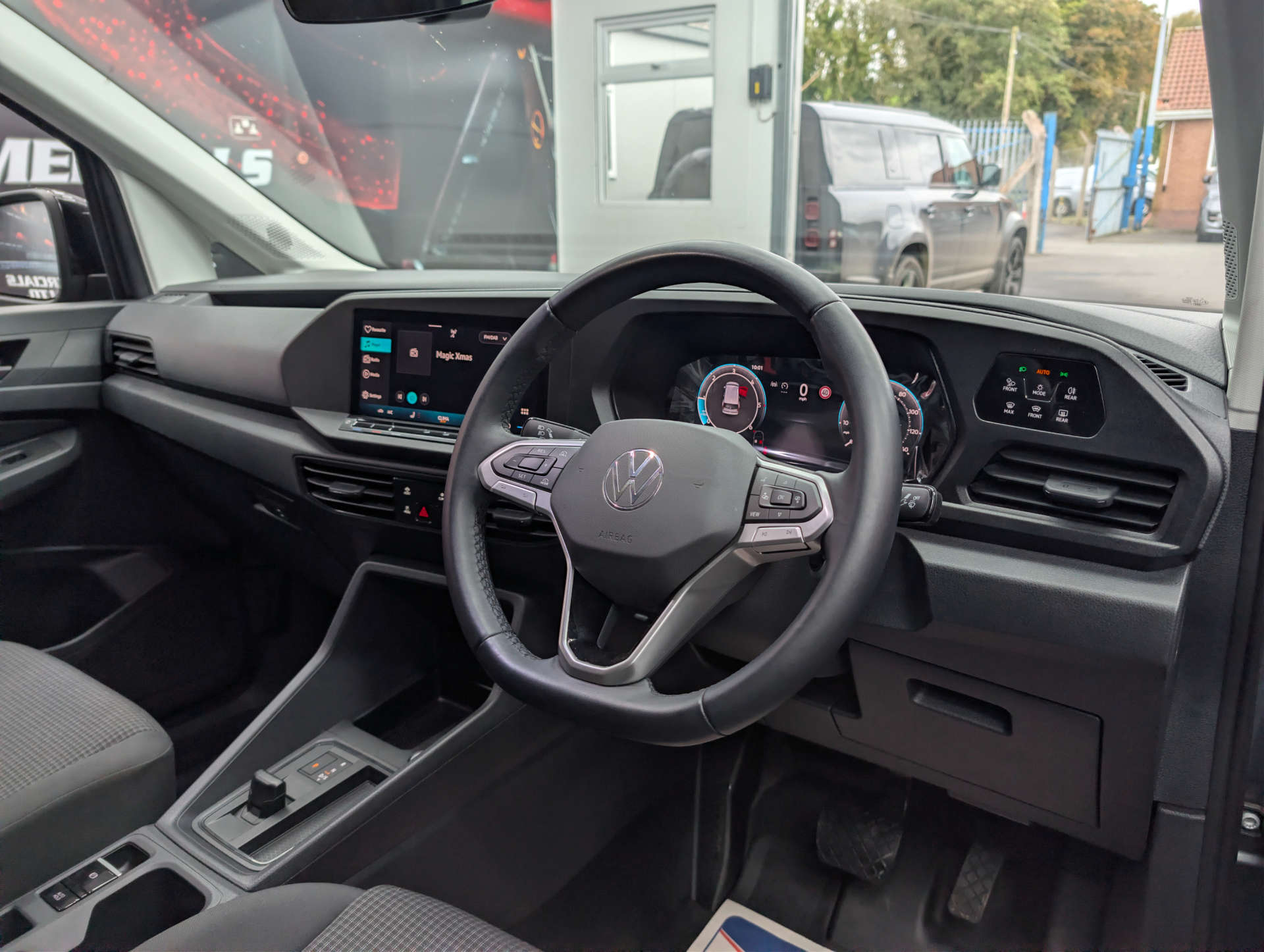 2025 VOLKSWAGEN CADDY 2.0 Caddy C20 Commerce Professional TDI Semi-Auto 5dr - vehicle photo 9 for sale on PureCar