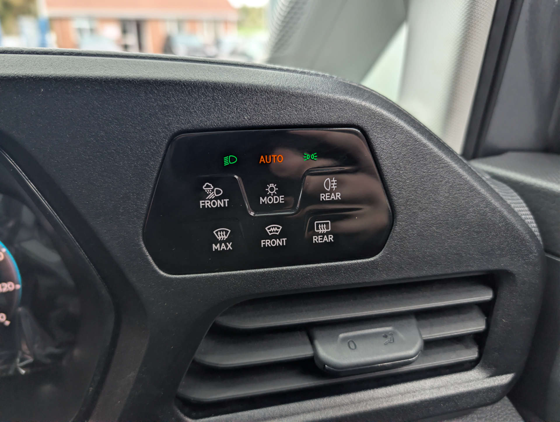 2025 VOLKSWAGEN CADDY 2.0 Caddy C20 Commerce Professional TDI Semi-Auto 5dr - vehicle photo 32 for sale on PureCar