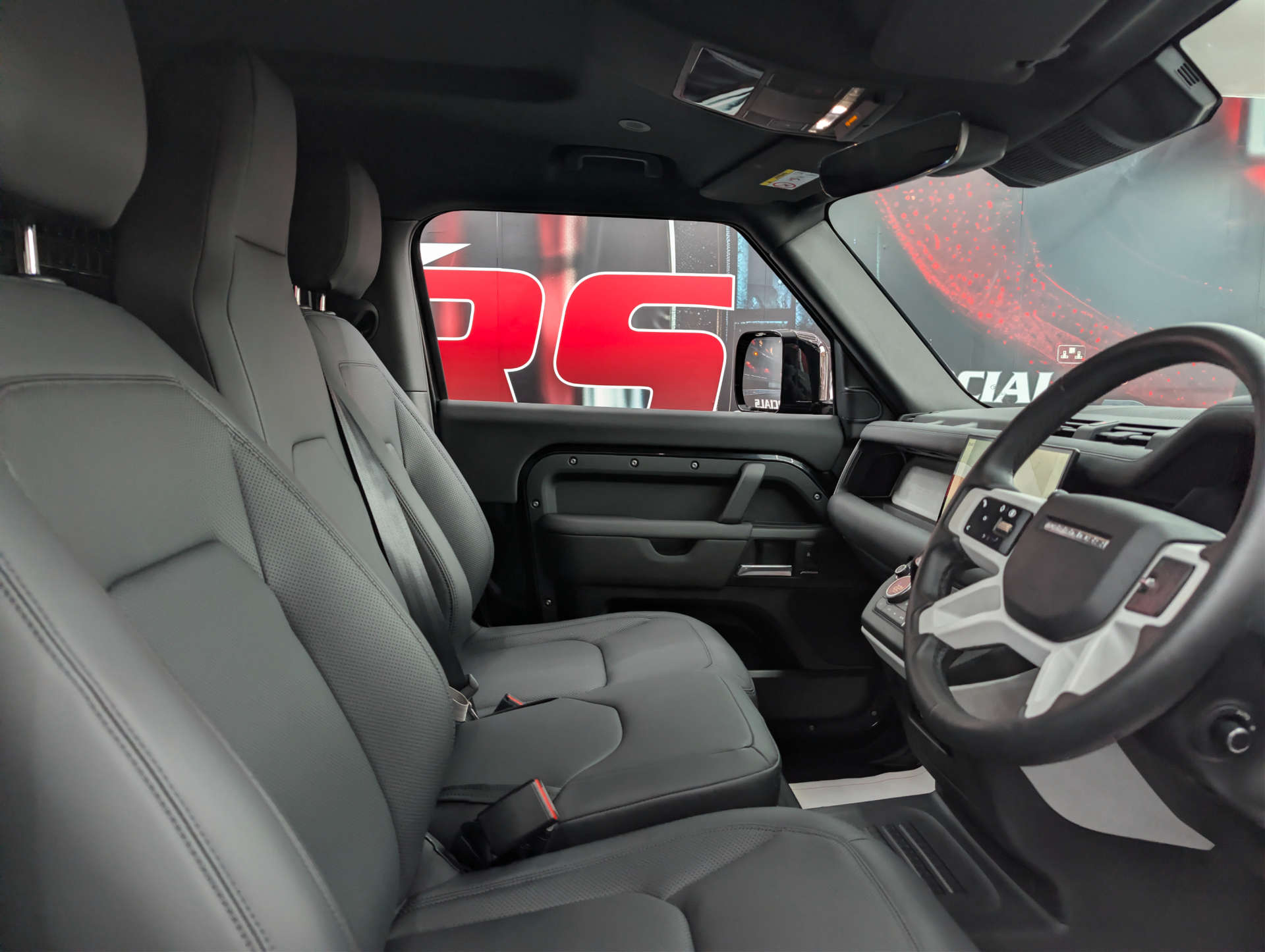 2025 LAND ROVER DEFENDER 3.0 Defender Hard Top X-Dynamic HSE D MHEV Auto 4WD 3dr - vehicle photo 13 for sale on PureCar
