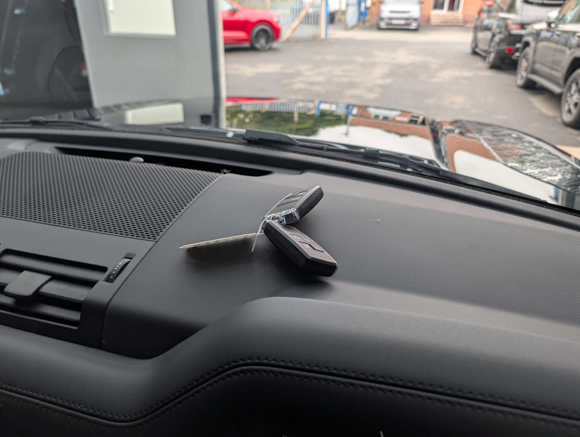 2025 LAND ROVER DEFENDER 3.0 Defender Hard Top X-Dynamic HSE D MHEV Auto 4WD 3dr - vehicle photo 36 for sale on PureCar