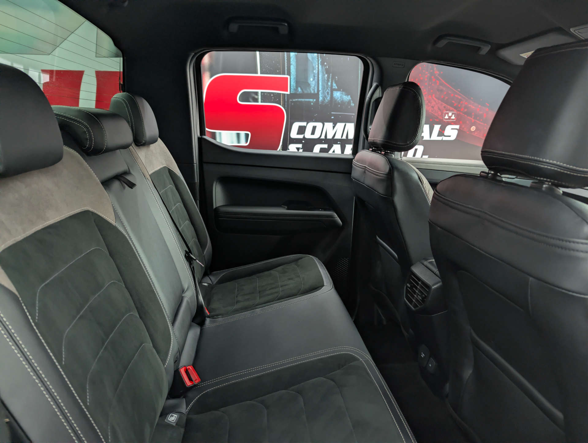2023 VOLKSWAGEN AMAROK 2.0 Amarok Style TDI 4Motion Auto 4WD - vehicle photo 11 for sale on PureCar