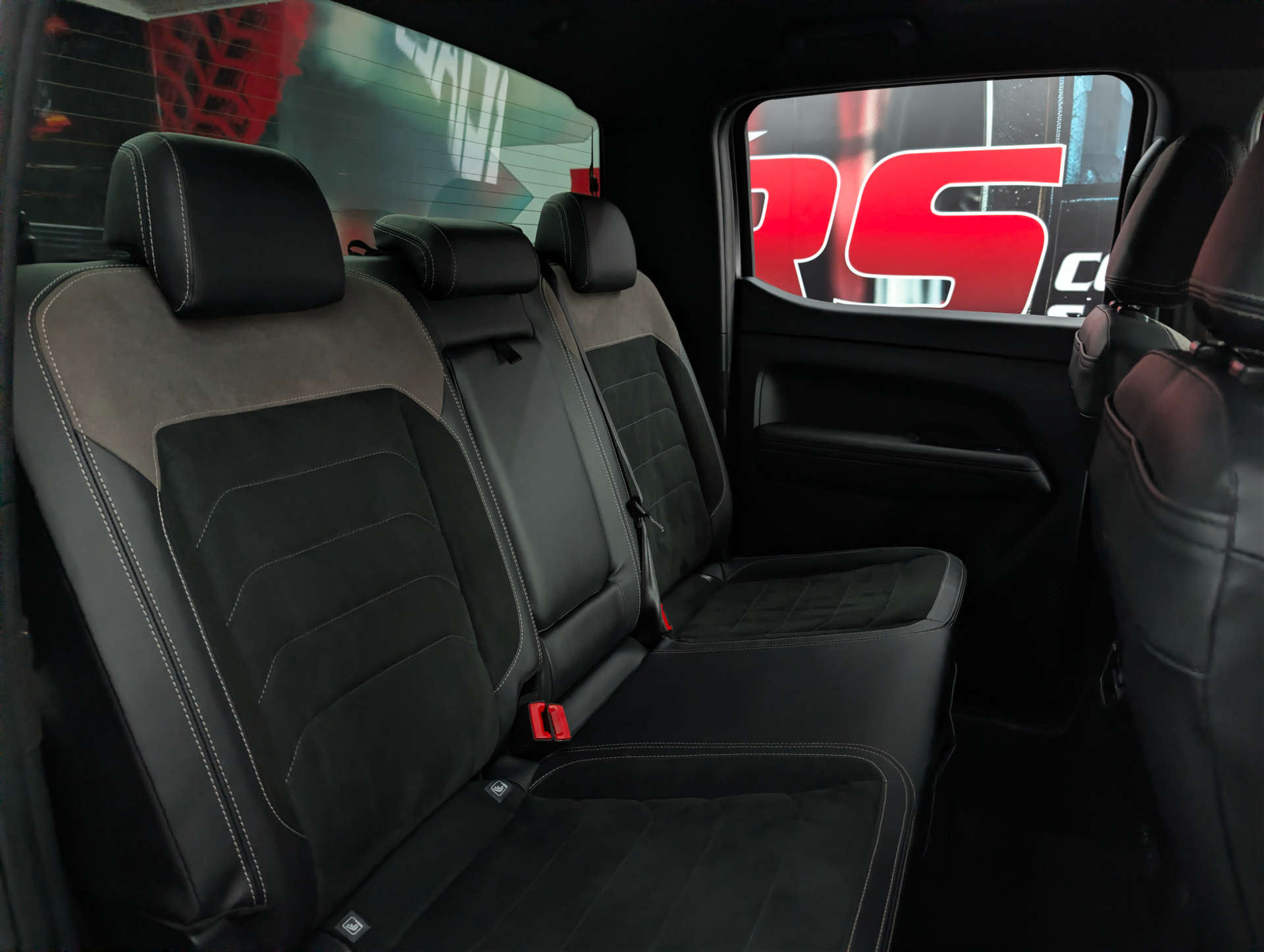 2023 VOLKSWAGEN AMAROK 2.0 Amarok Style TDI 4Motion Auto 4WD - vehicle photo 12 for sale on PureCar
