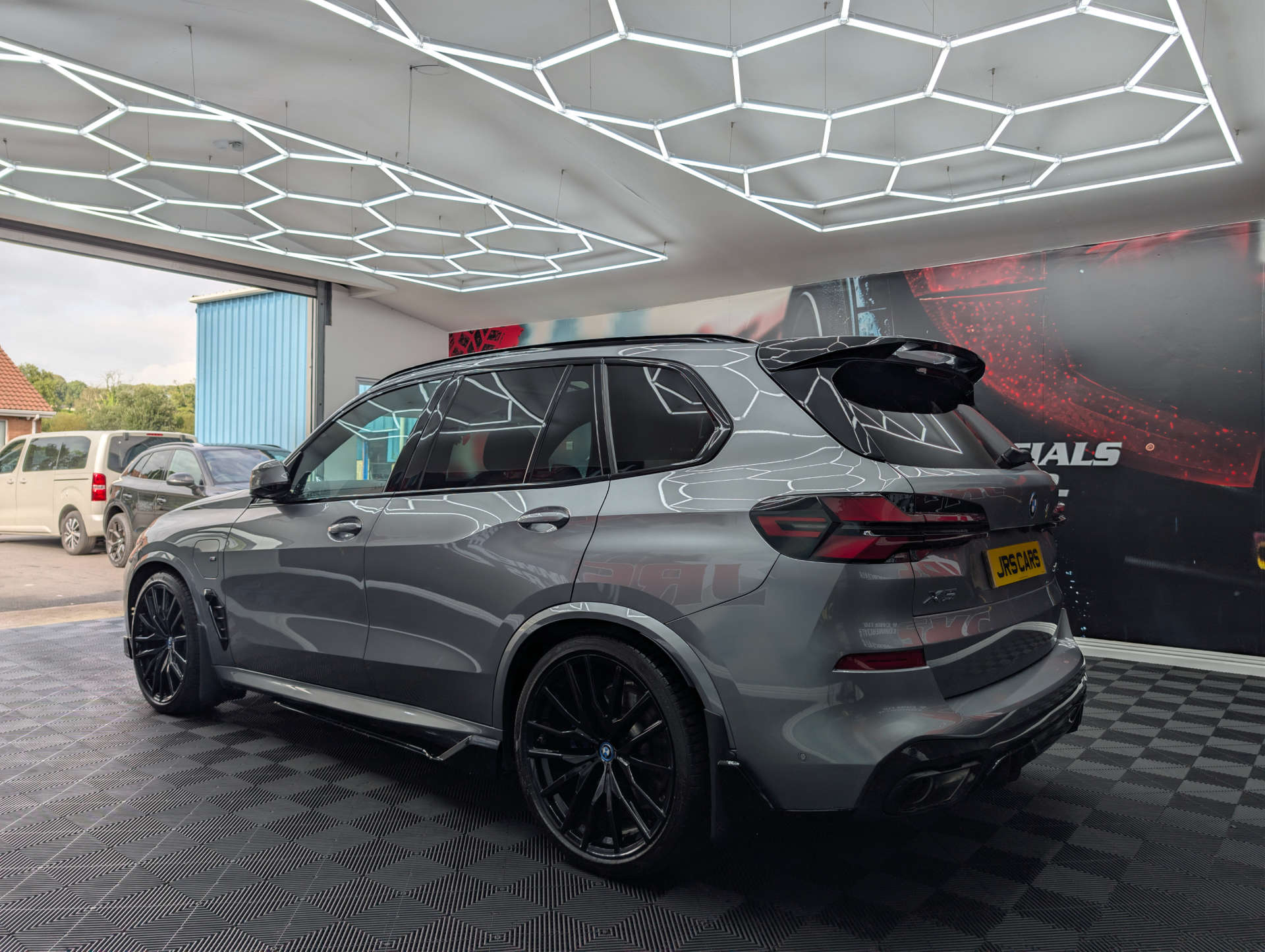 2025 BMW X5 3.0 X5 xDrive 50e M Sport Auto 4WD 5dr - vehicle photo 4 for sale on PureCar