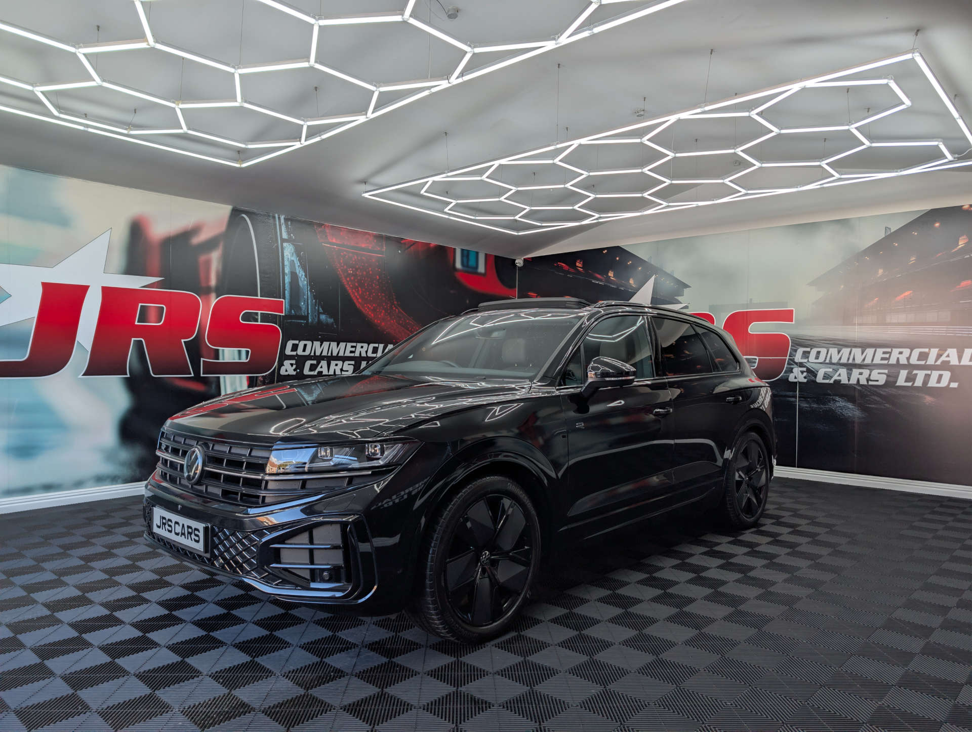 2024 VOLKSWAGEN TOUAREG 3.0 Touareg V6 Black Edition TDI A 4WD 5dr - vehicle photo 3 for sale on PureCar