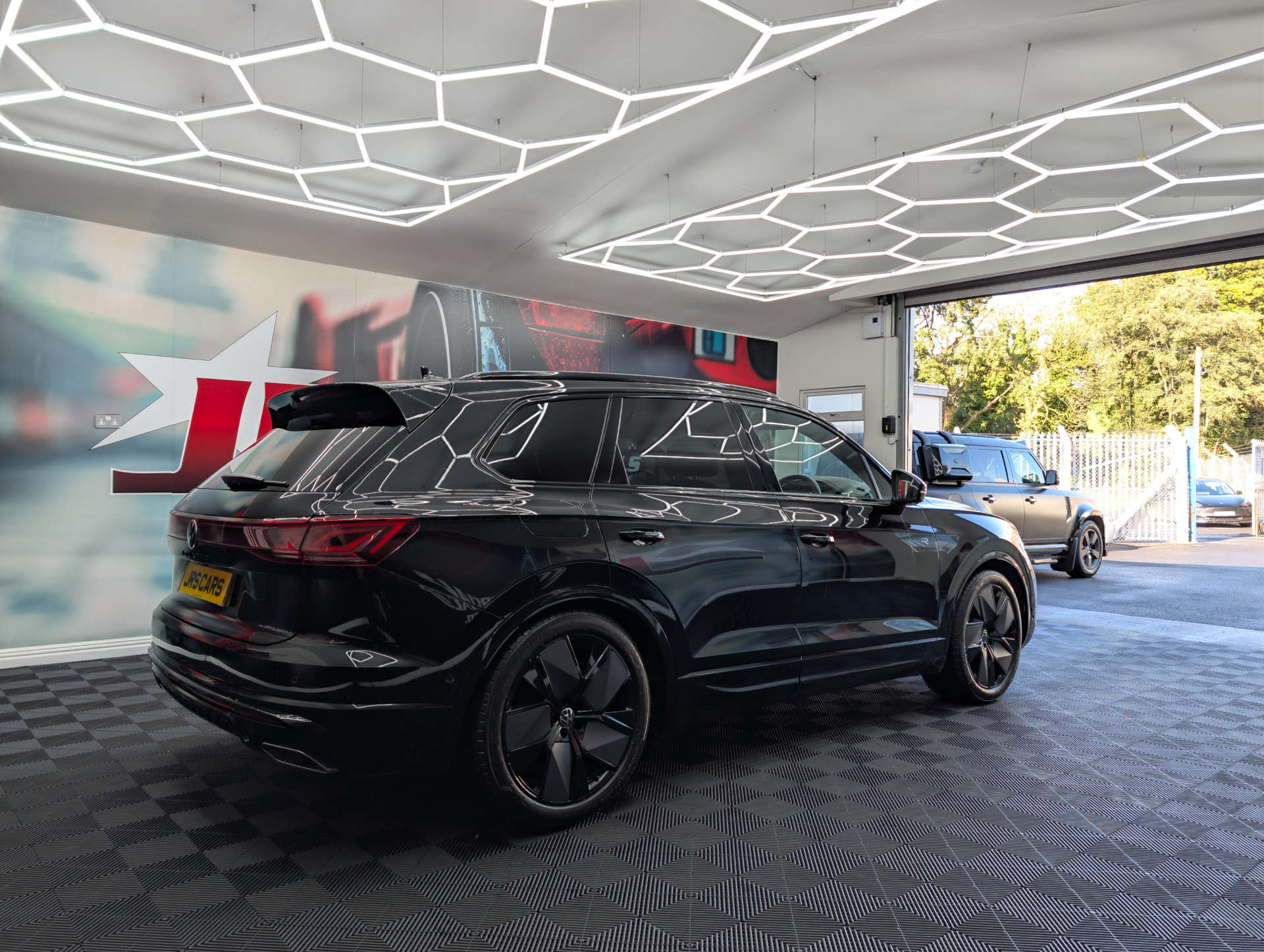 2024 VOLKSWAGEN TOUAREG 3.0 Touareg V6 Black Edition TDI A 4WD 5dr - vehicle photo 6 for sale on PureCar