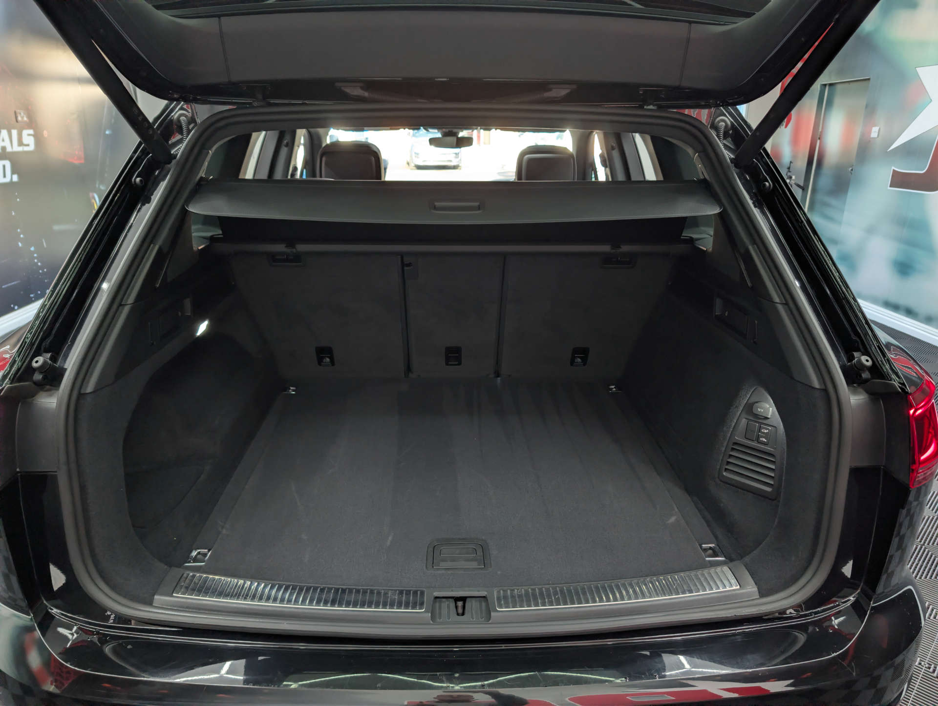 2024 VOLKSWAGEN TOUAREG 3.0 Touareg V6 Black Edition TDI A 4WD 5dr - vehicle photo 46 for sale on PureCar