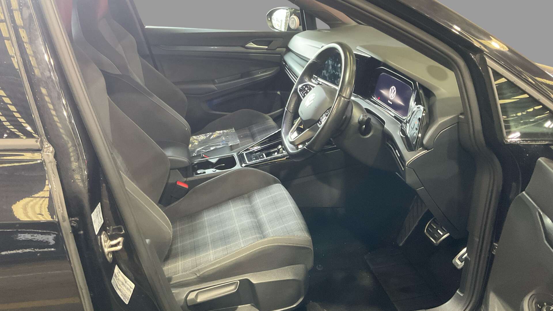2023 VOLKSWAGEN GOLF 2.0 Golf GTD TDI Semi-Auto 5dr - vehicle photo 6 for sale on PureCar