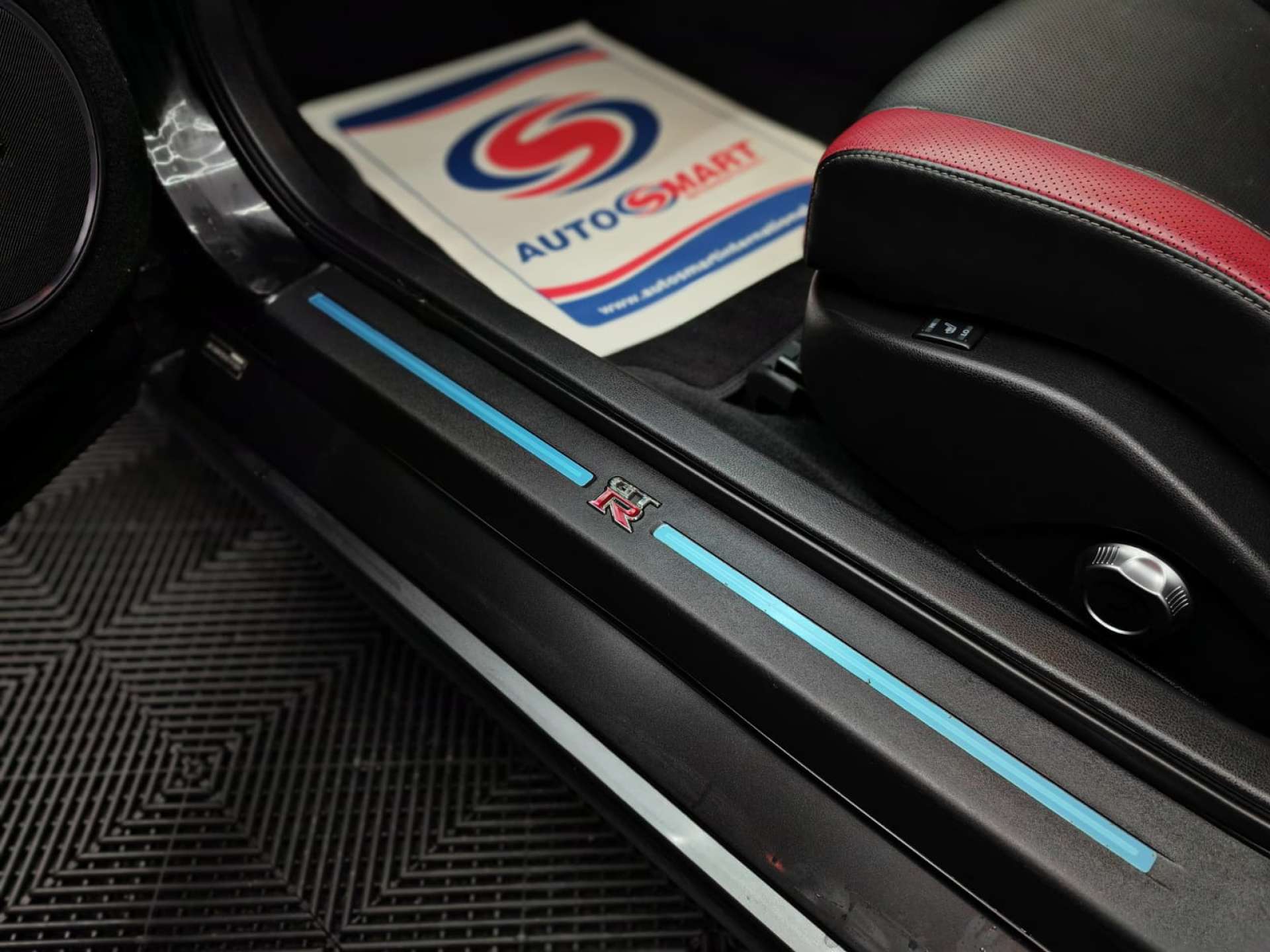2013 NISSAN GT-R 3.8 GT-R Premium Edition Semi-Auto 4WD 2dr - vehicle photo 13 for sale on PureCar